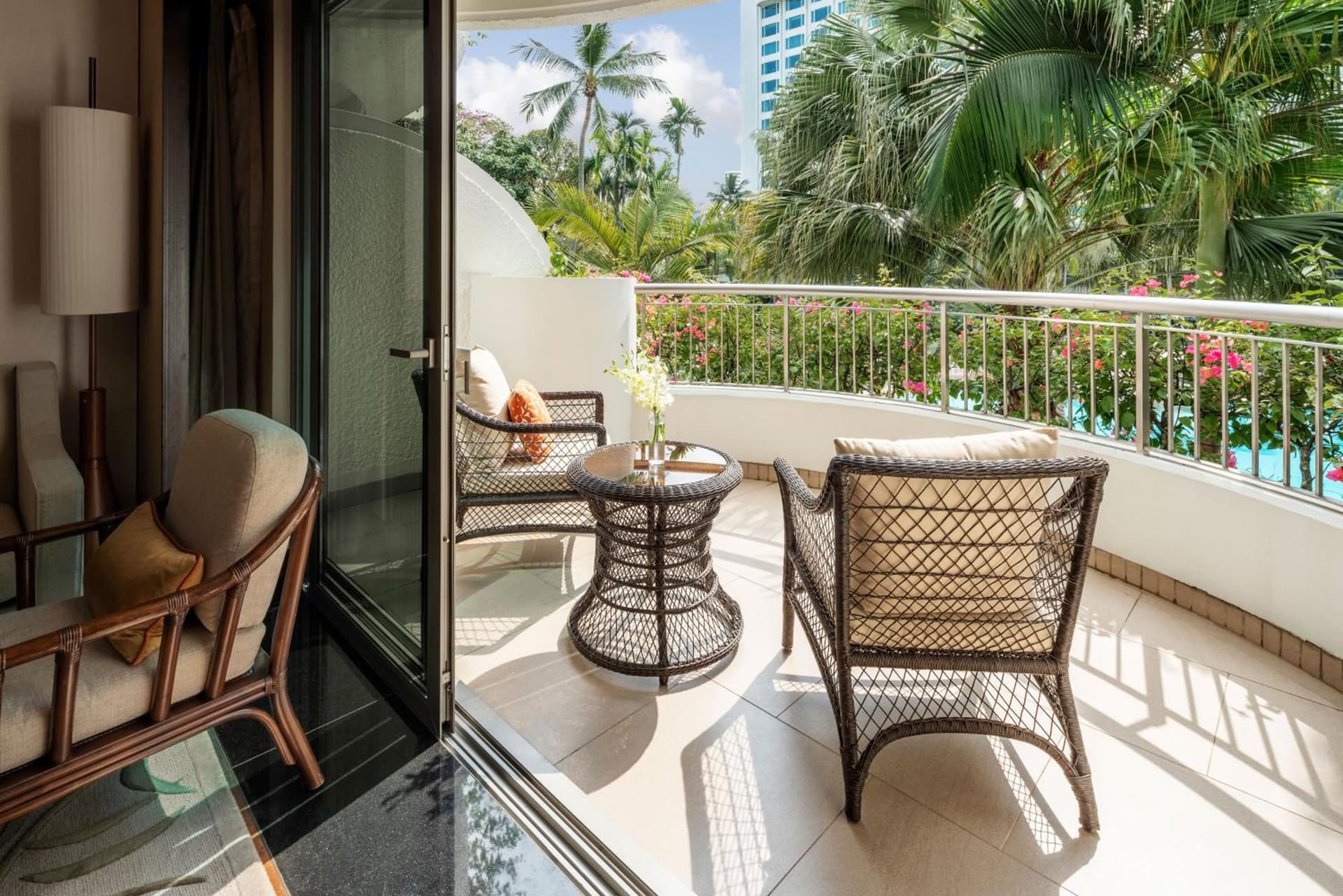Deluxe King City View Room