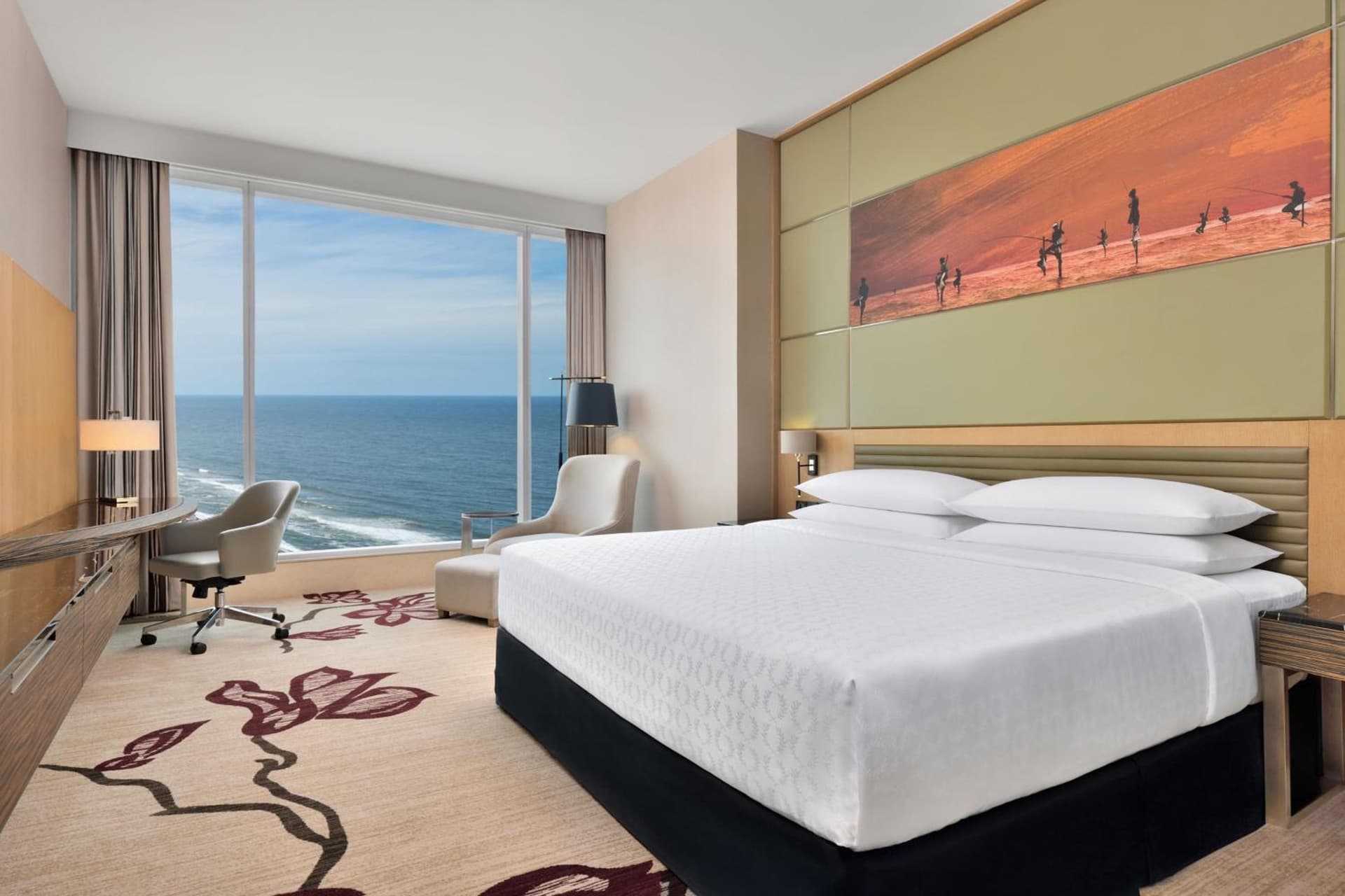 Deluxe King Room with City View