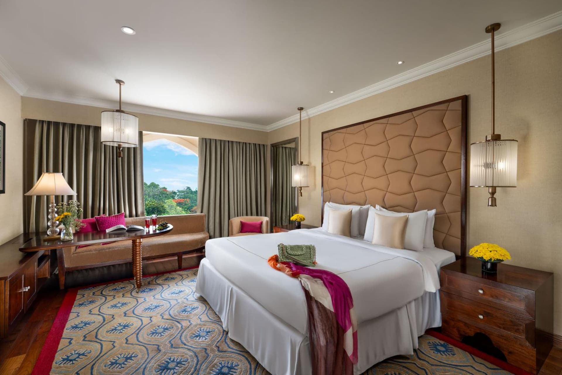 Luxury King City View Room
