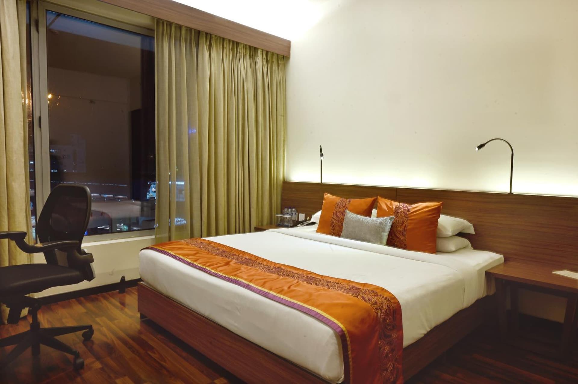 Superior King City View Room