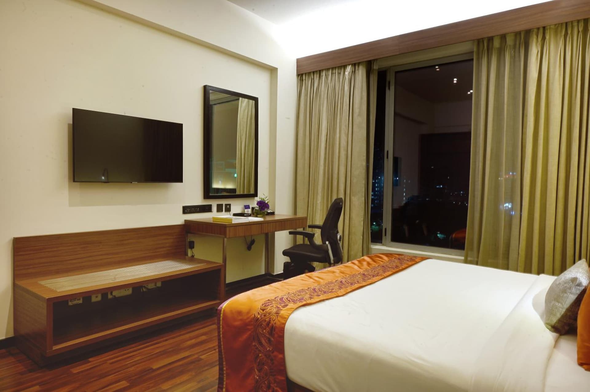 Superior King City View Room