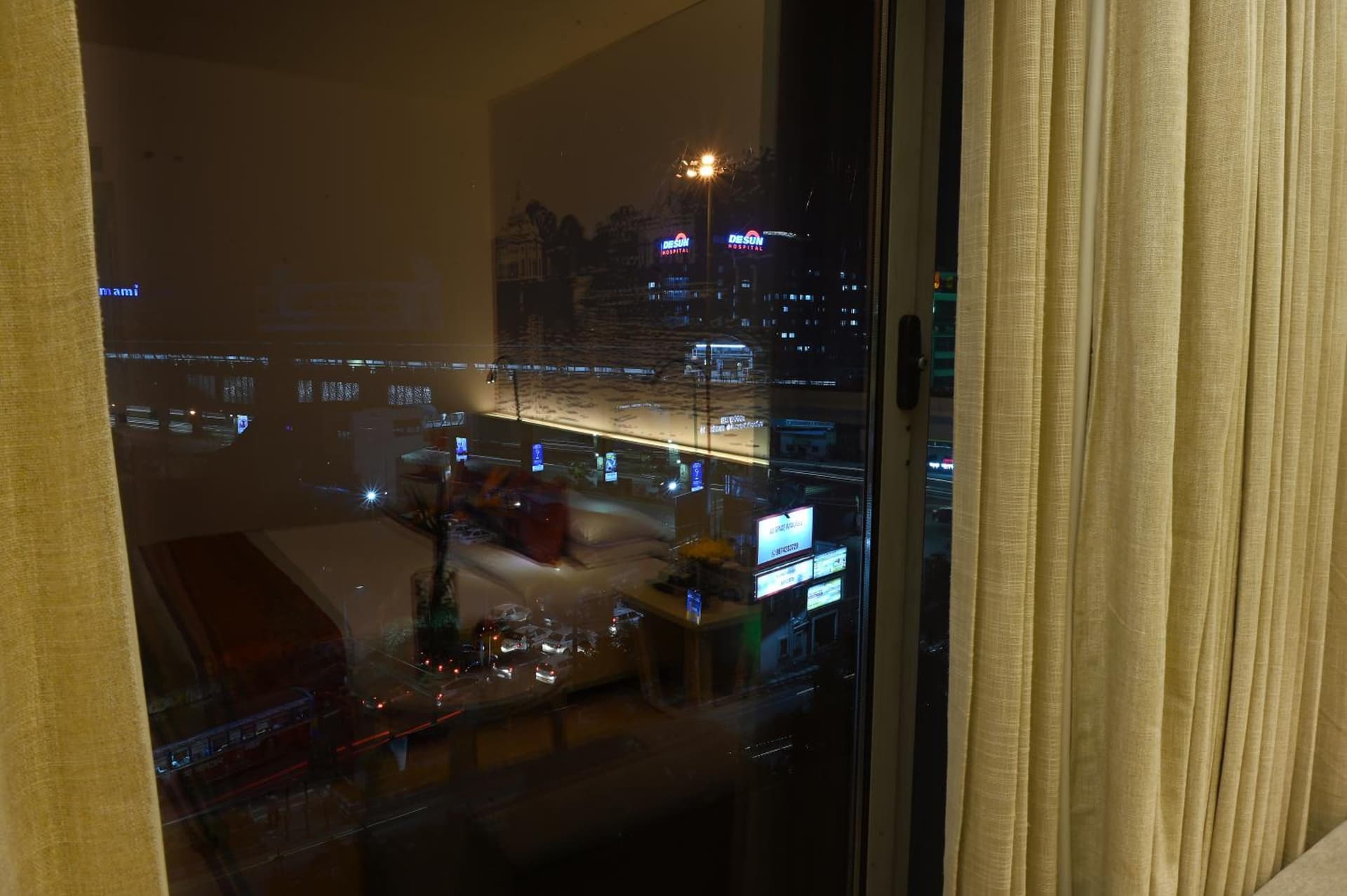 Superior Twin City View Room