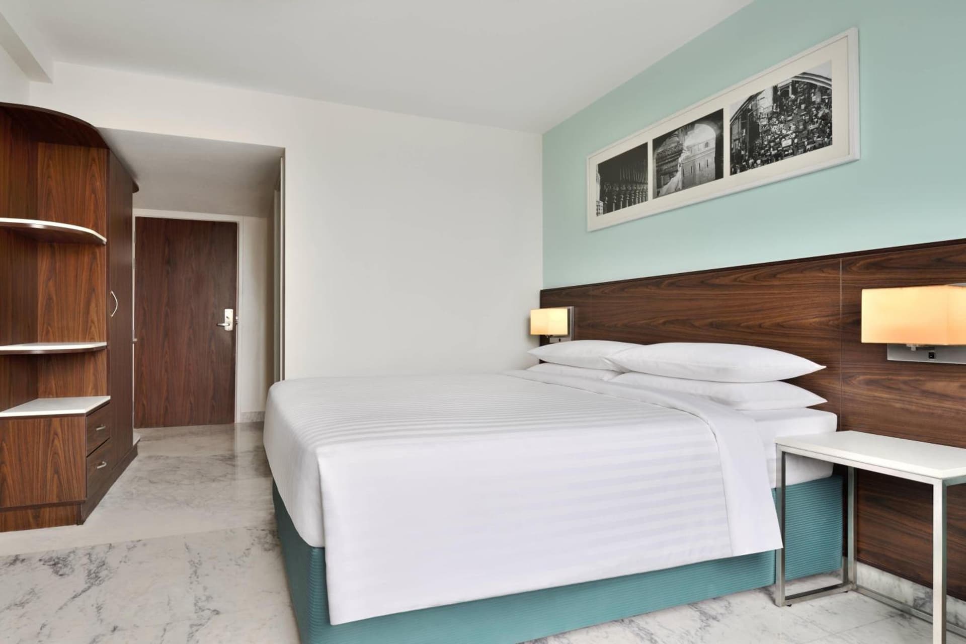 Deluxe Queen City View Room
