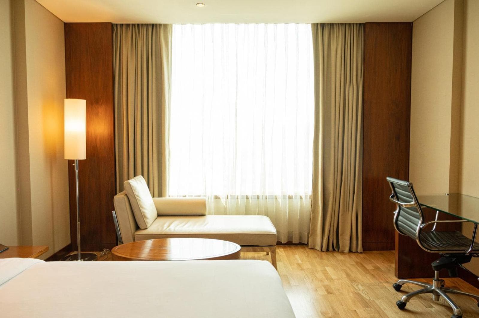 Deluxe Queen High Floor Room