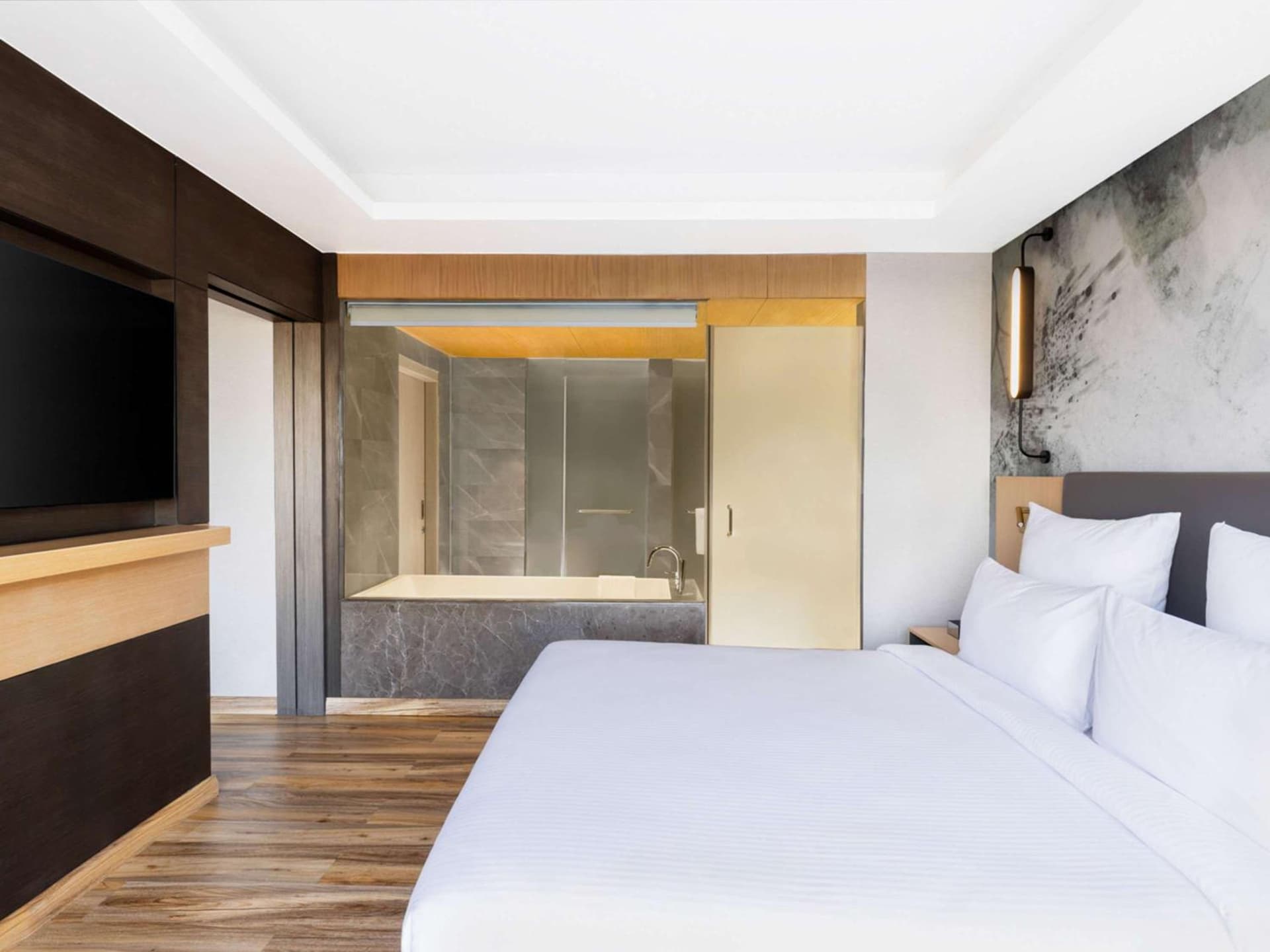 Suite King Pool View Room