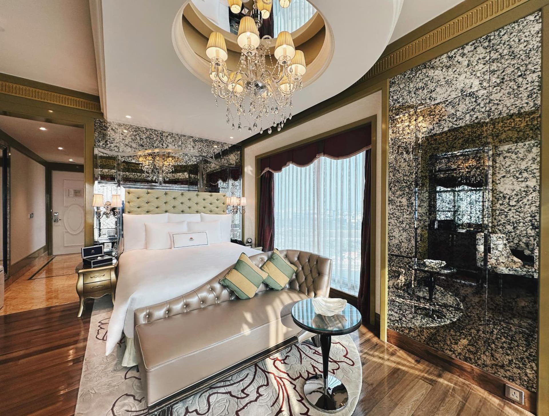Grand Deluxe King Room High Floor
