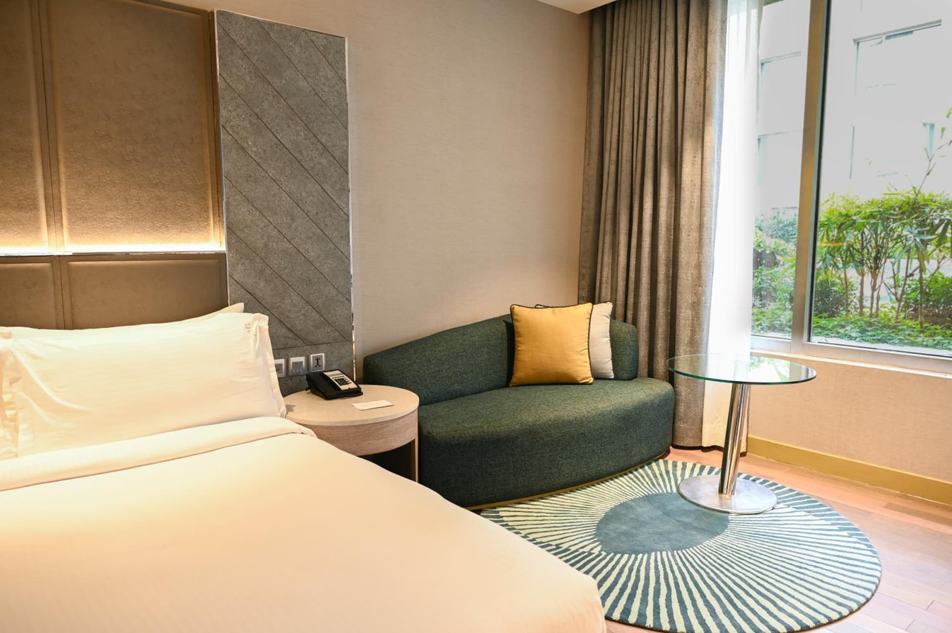 King Bed Standard Nonsmoking Pool View