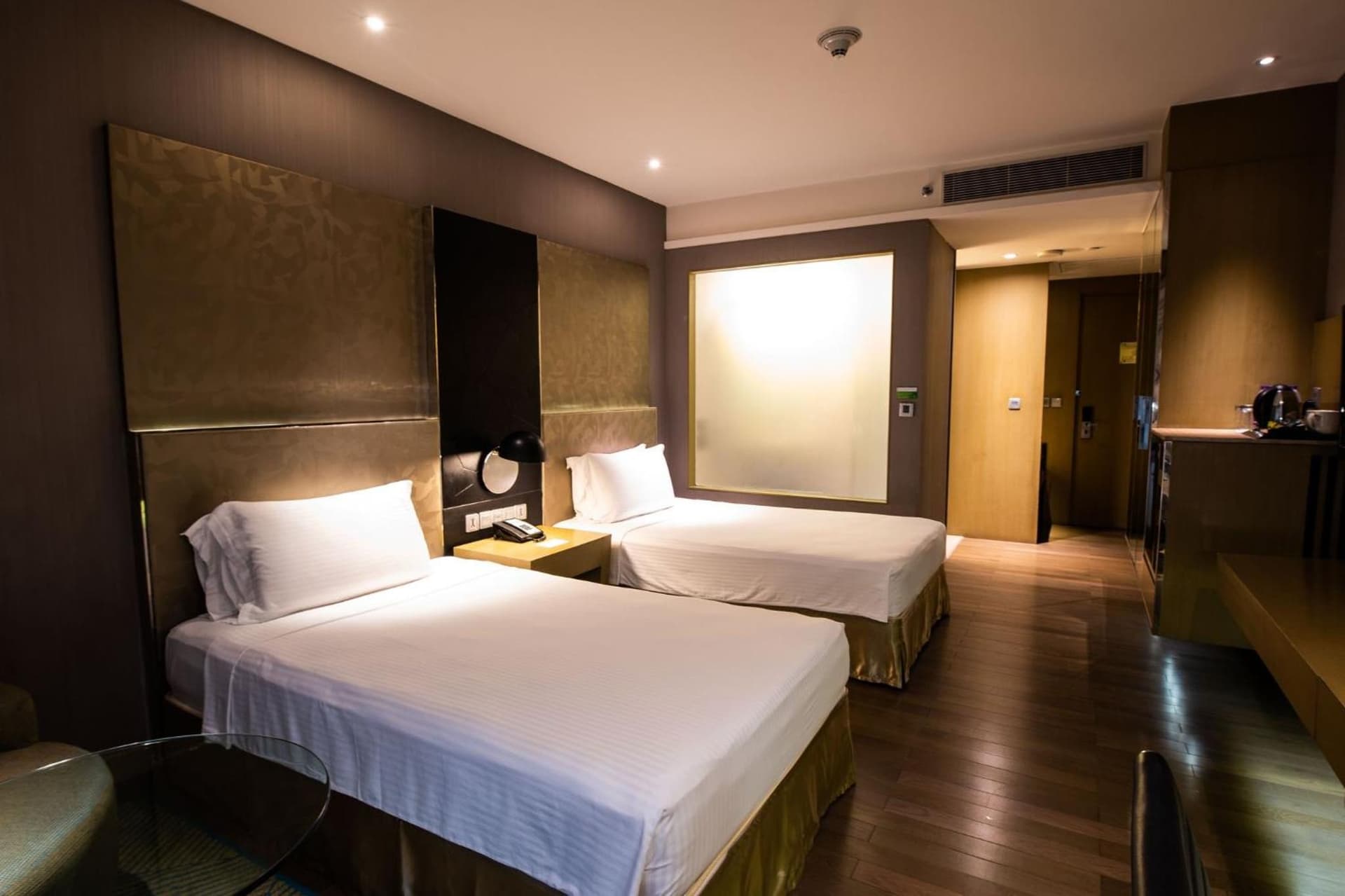 Standard Twin Pool View Room