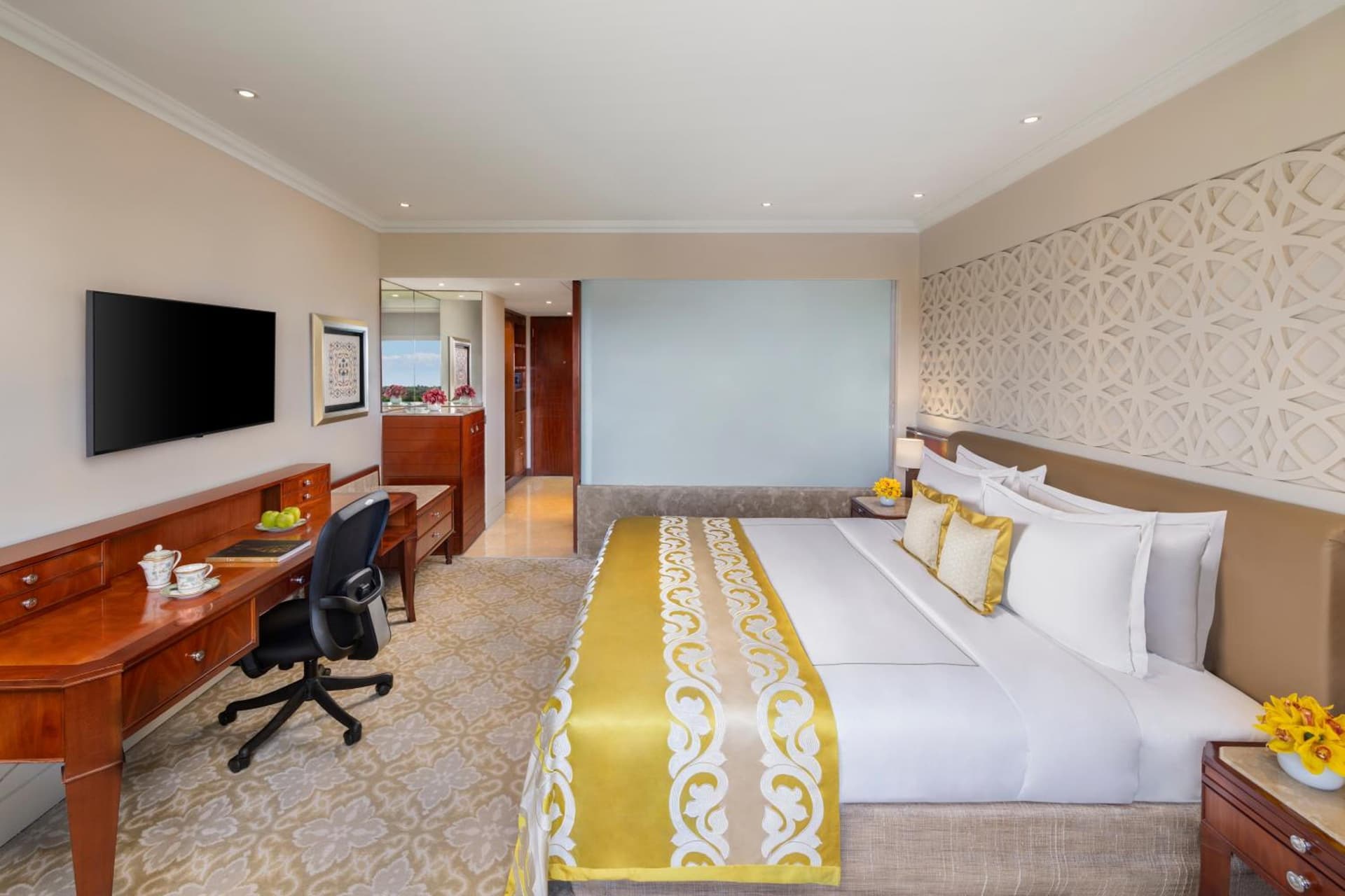Deluxe Room King Bed Diplomatic Enclave View