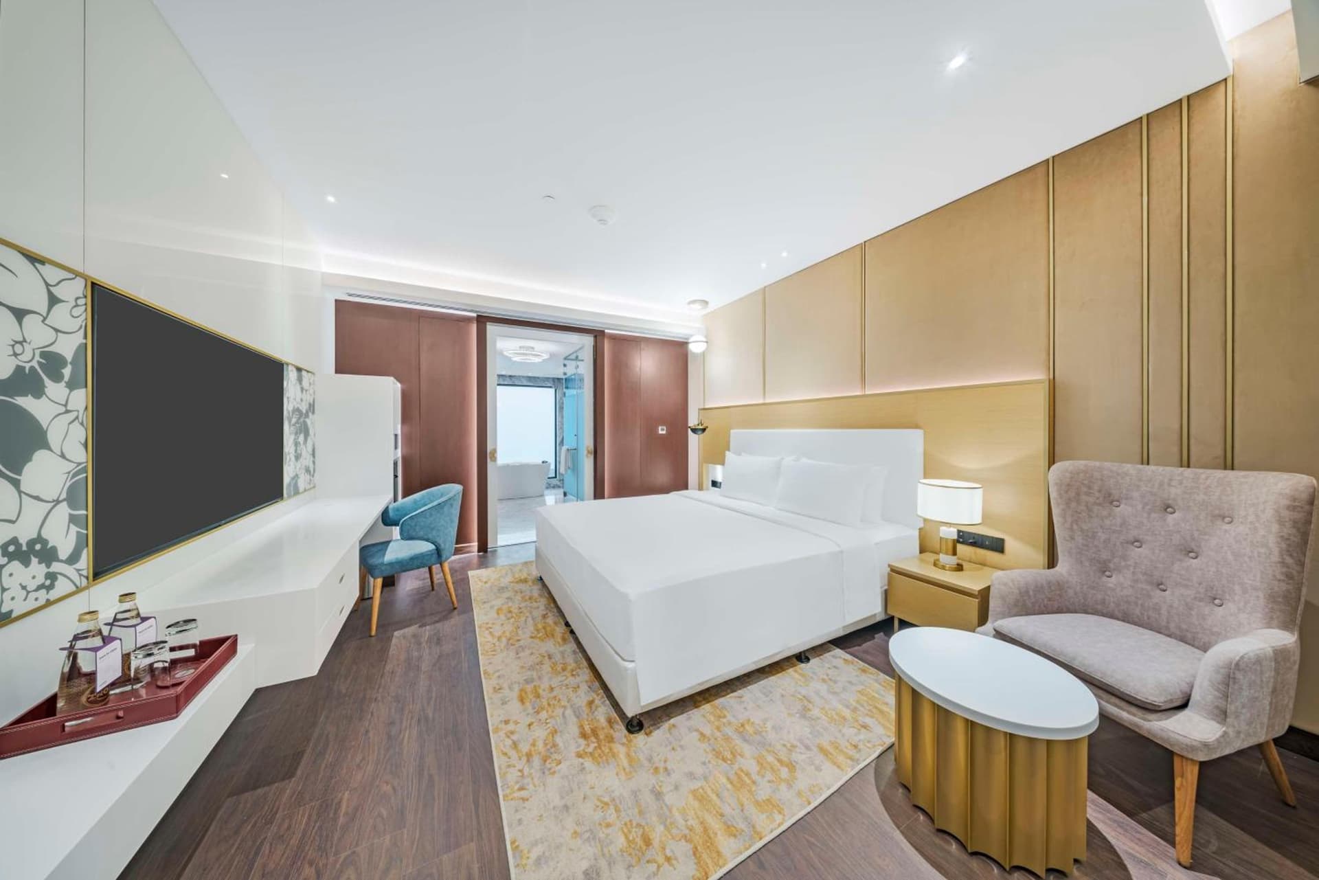 Suite Queen Room