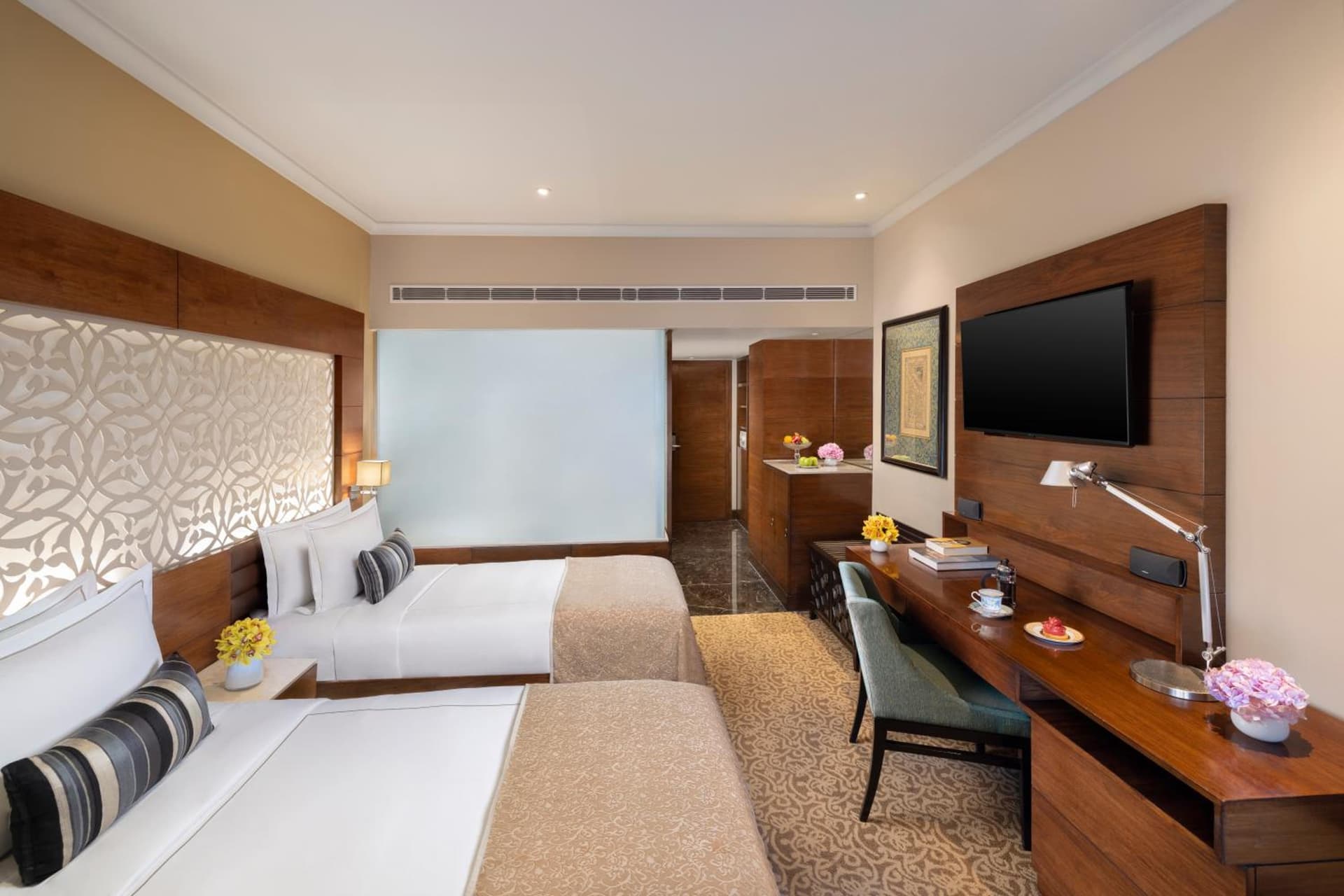 Taj Club Room Twin Bed Diplomatic Enclave View