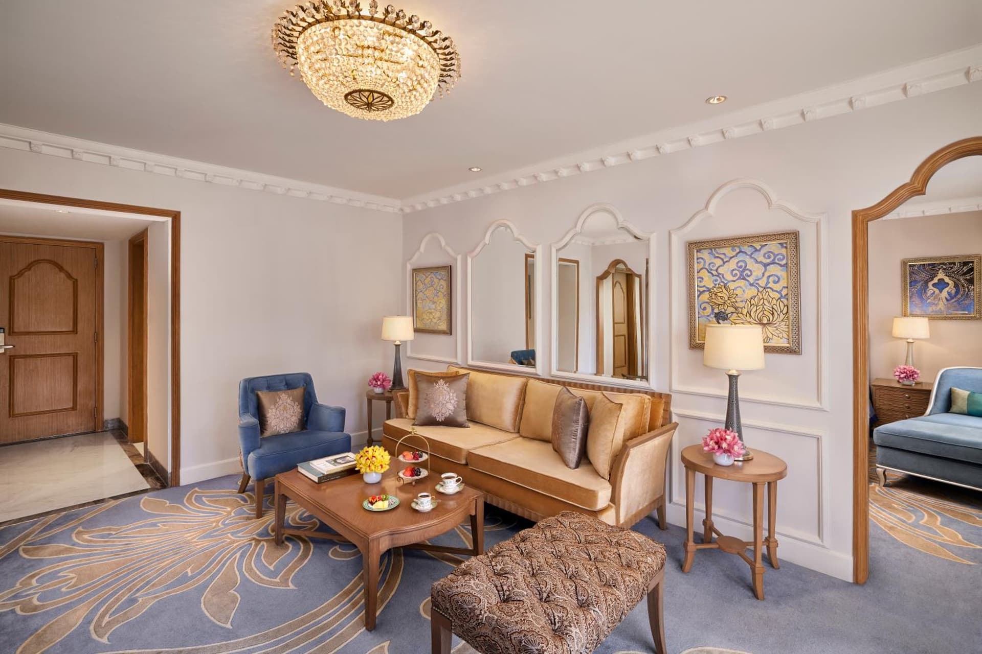 Suite King Pool View Room