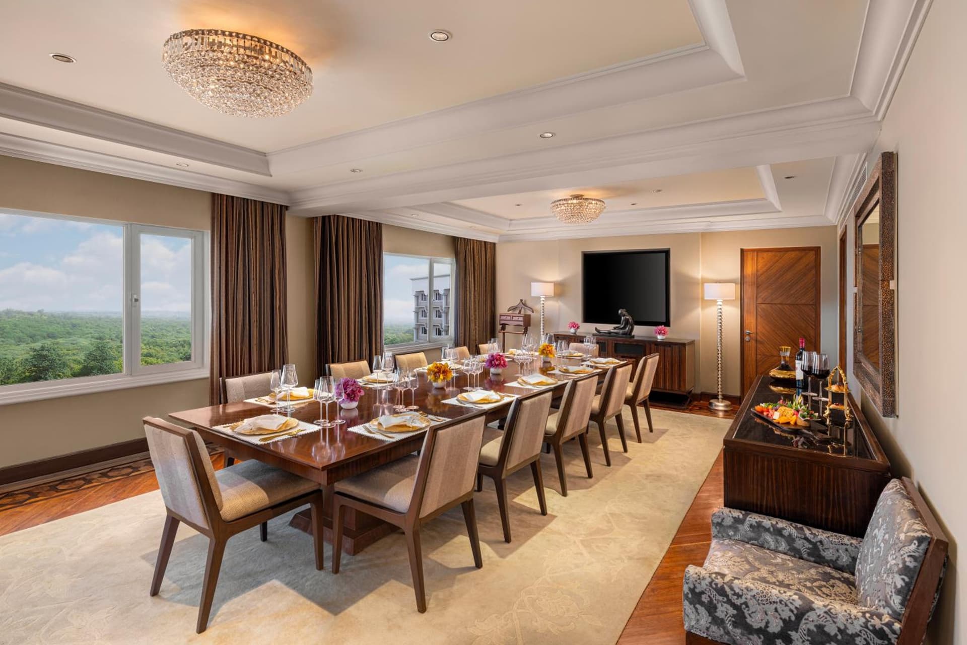 Presidential King Pool View Room