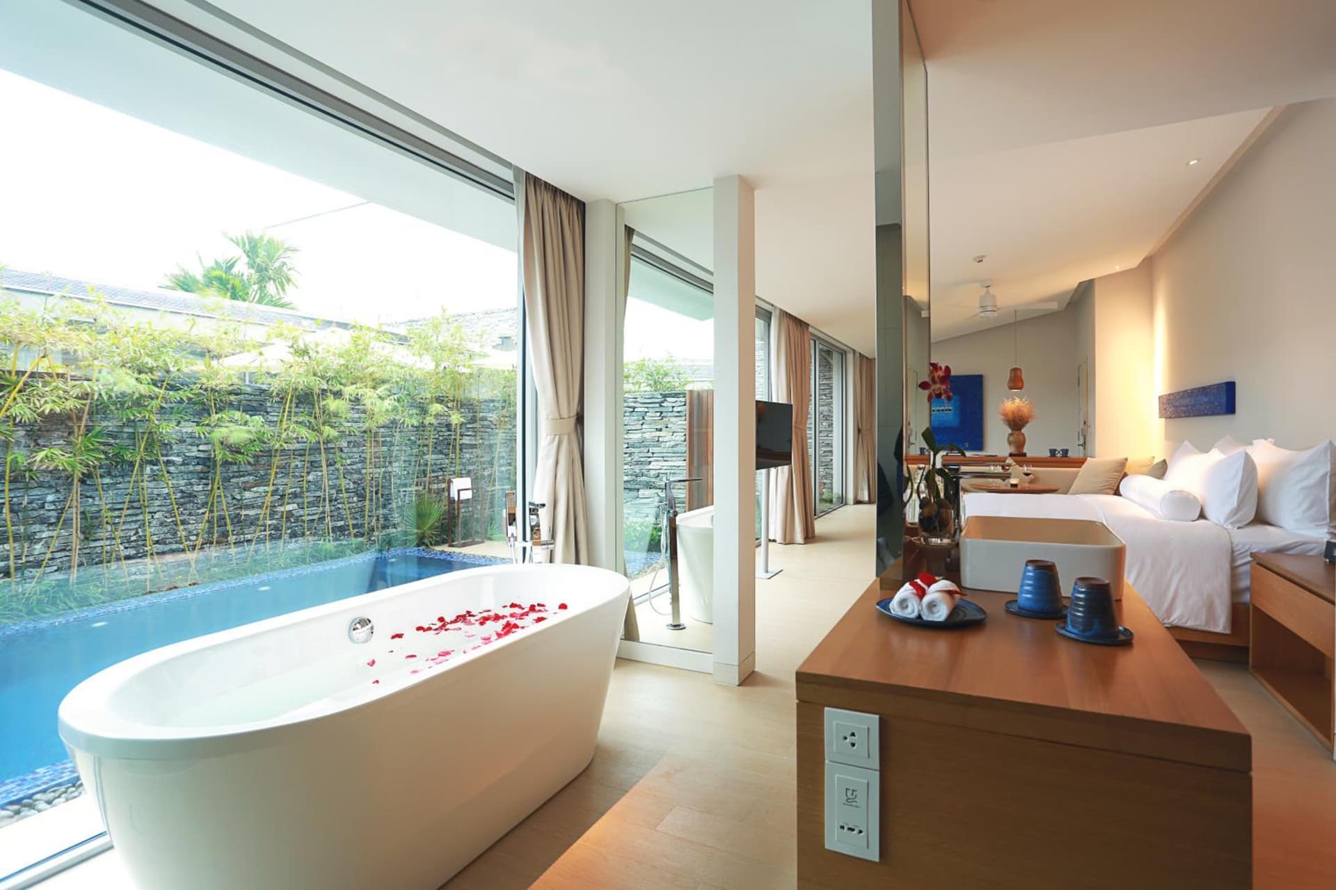 One-Bedroom Villa with Private Pool and Bathtub