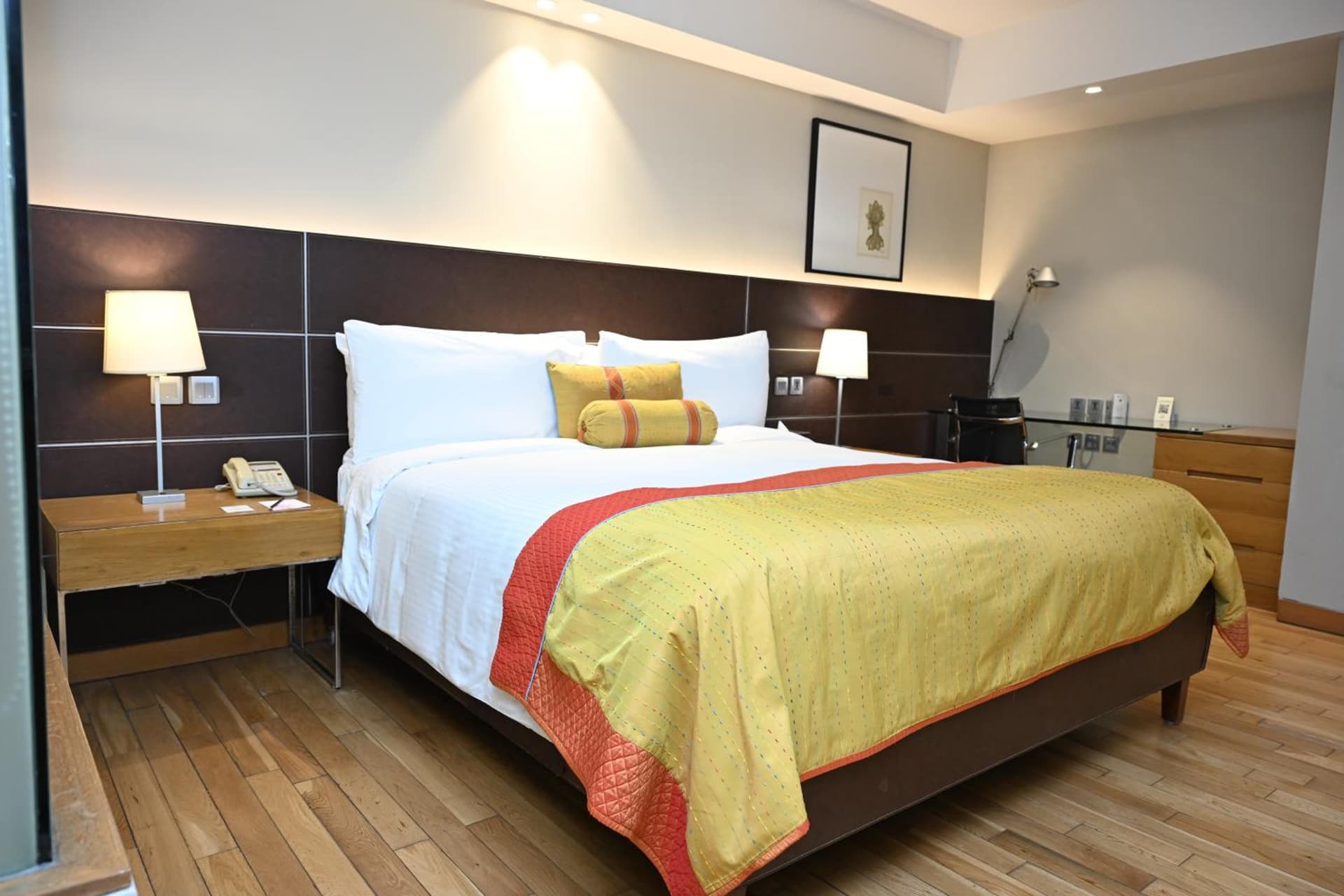 Club King Room