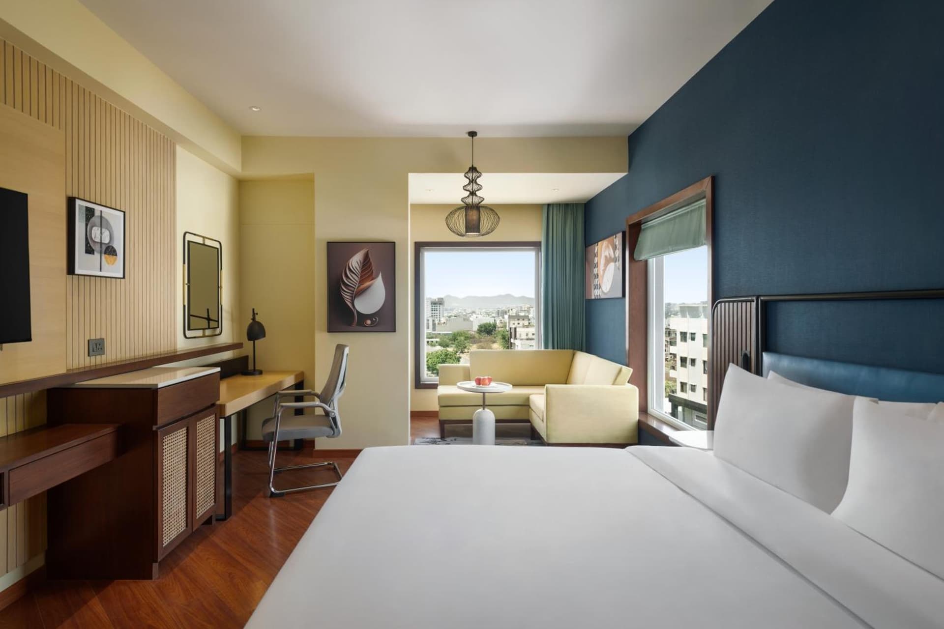 Junior Suite Queen Room