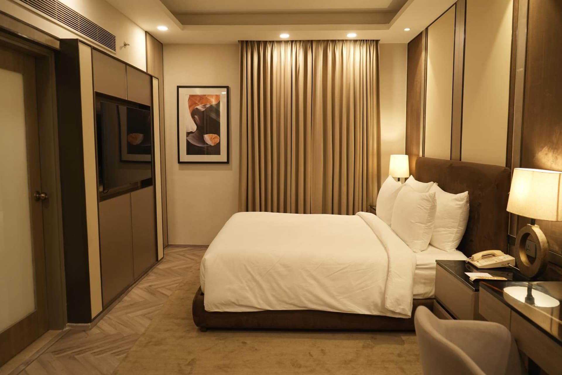 Club King Room
