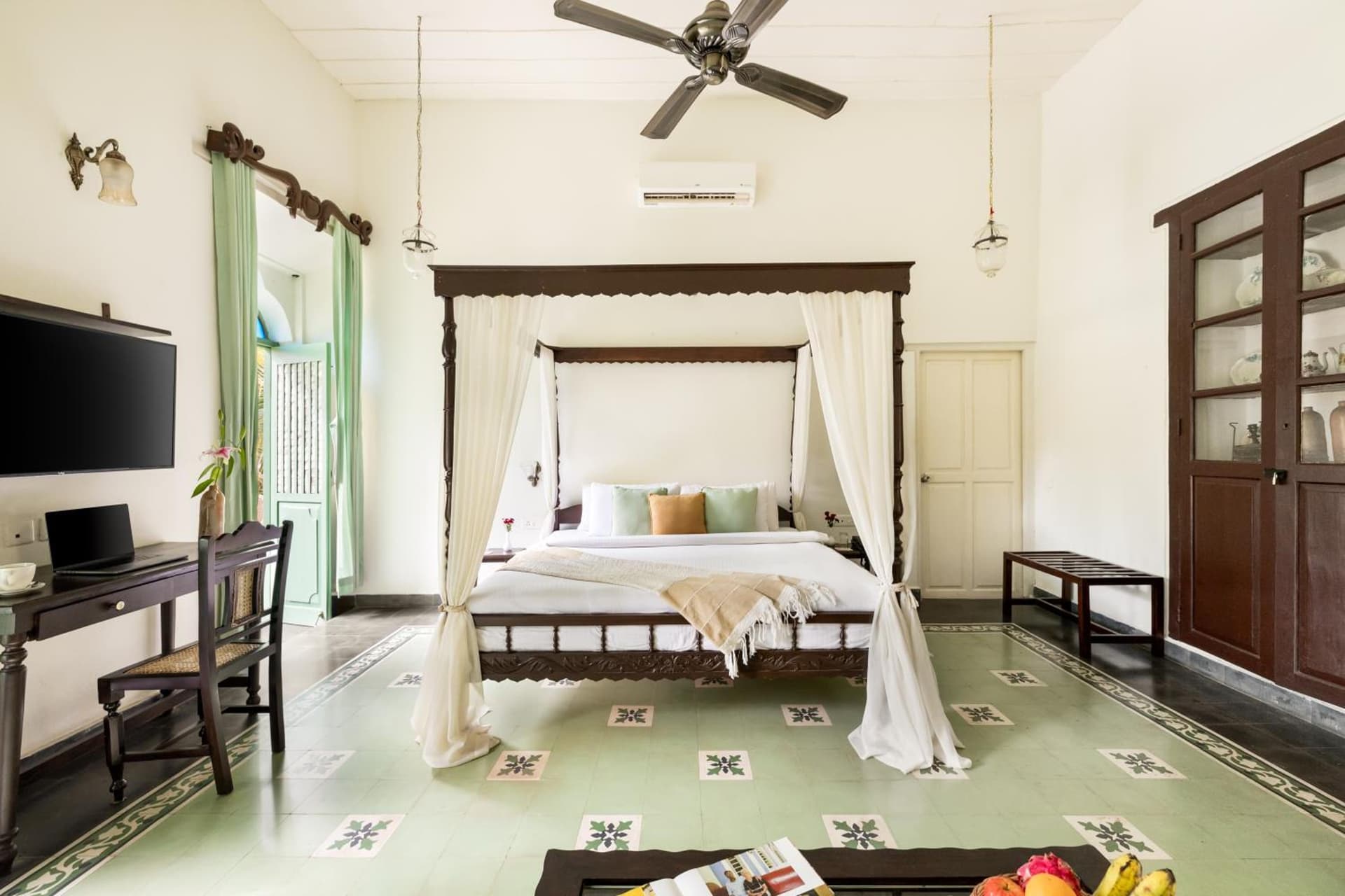 Superior Heritage Room