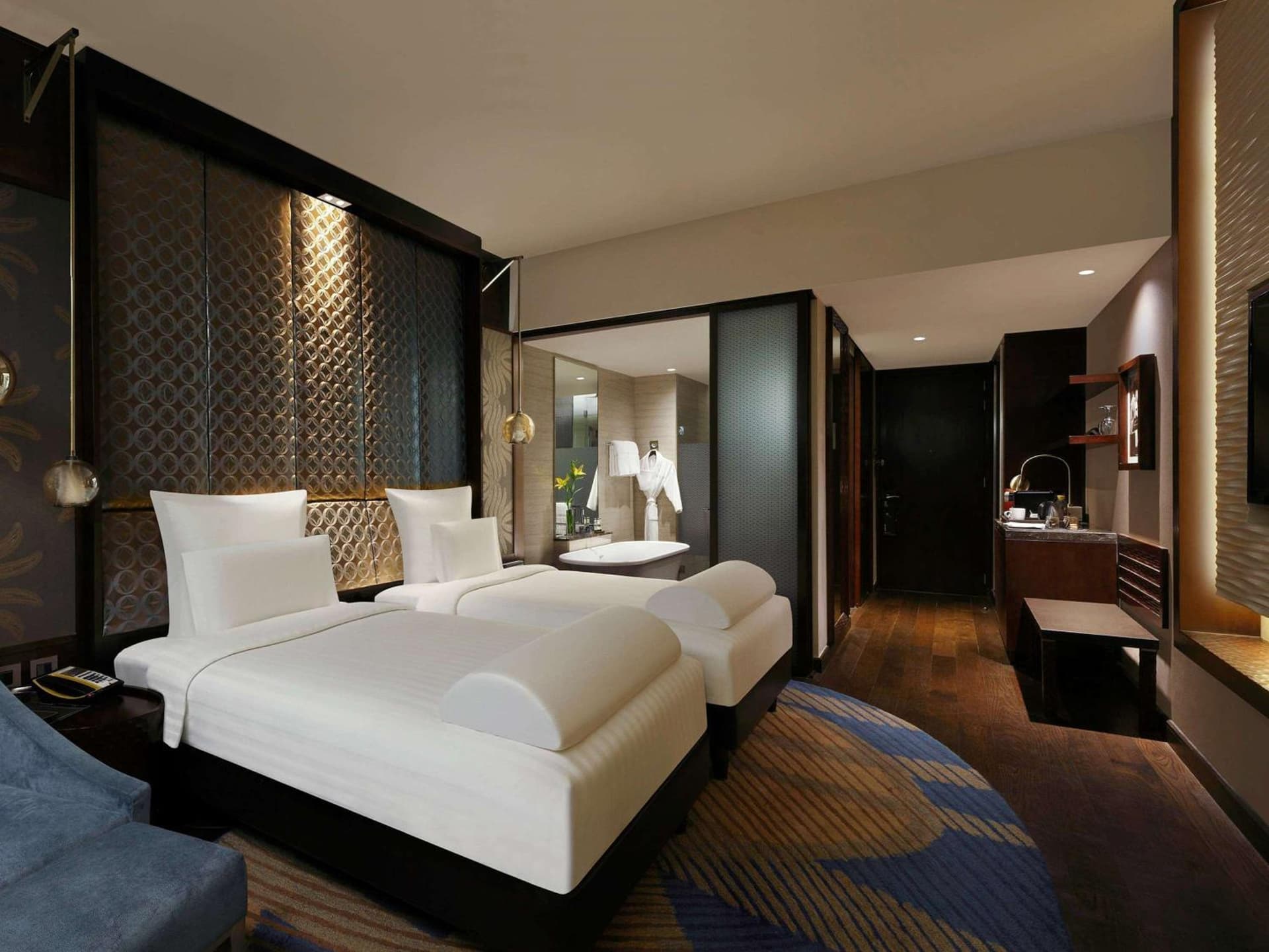 Executive Twin City View Room