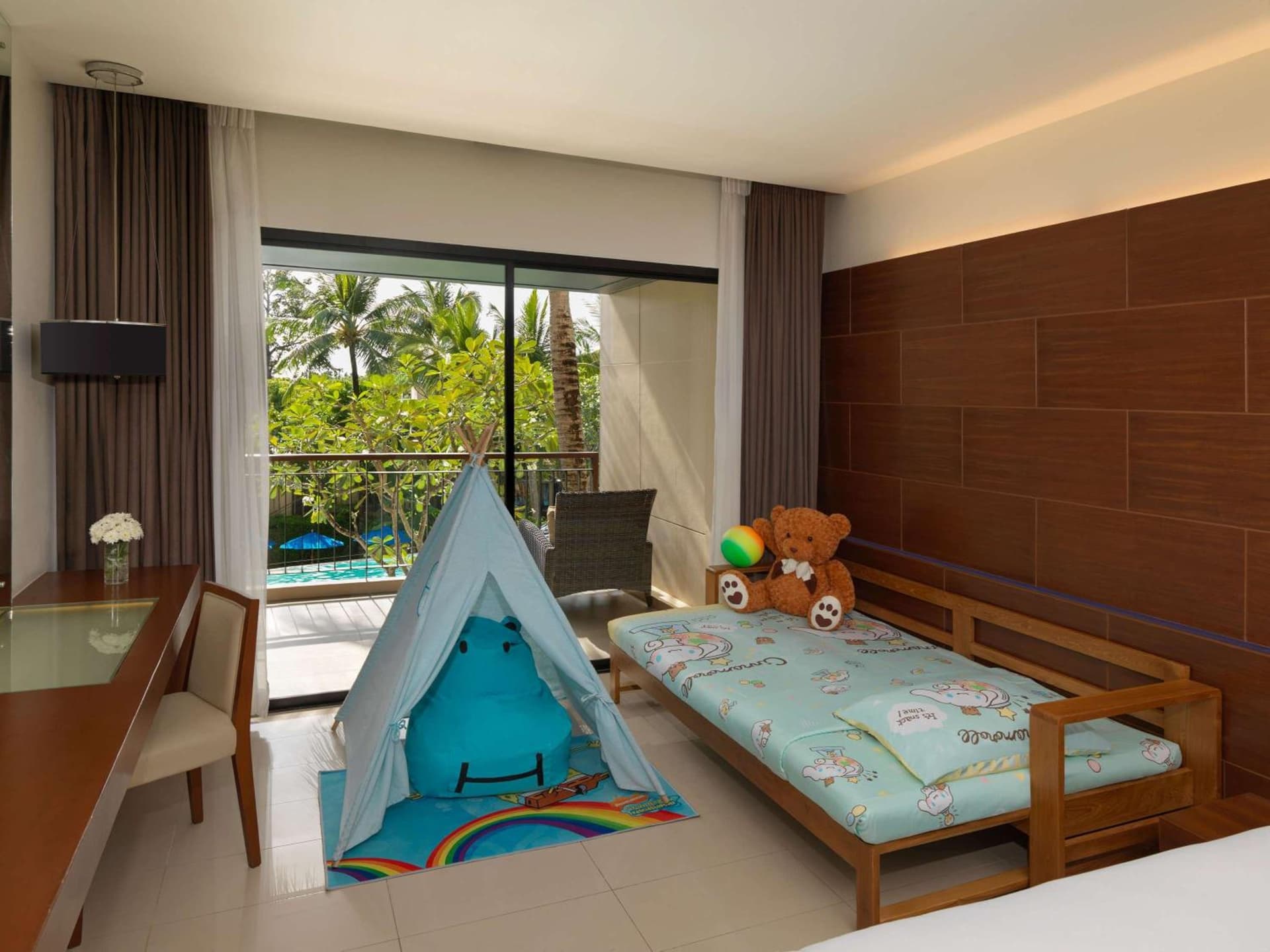 Deluxe Room, Pool View, 1 King Bed And 1 Sofa-Bed
