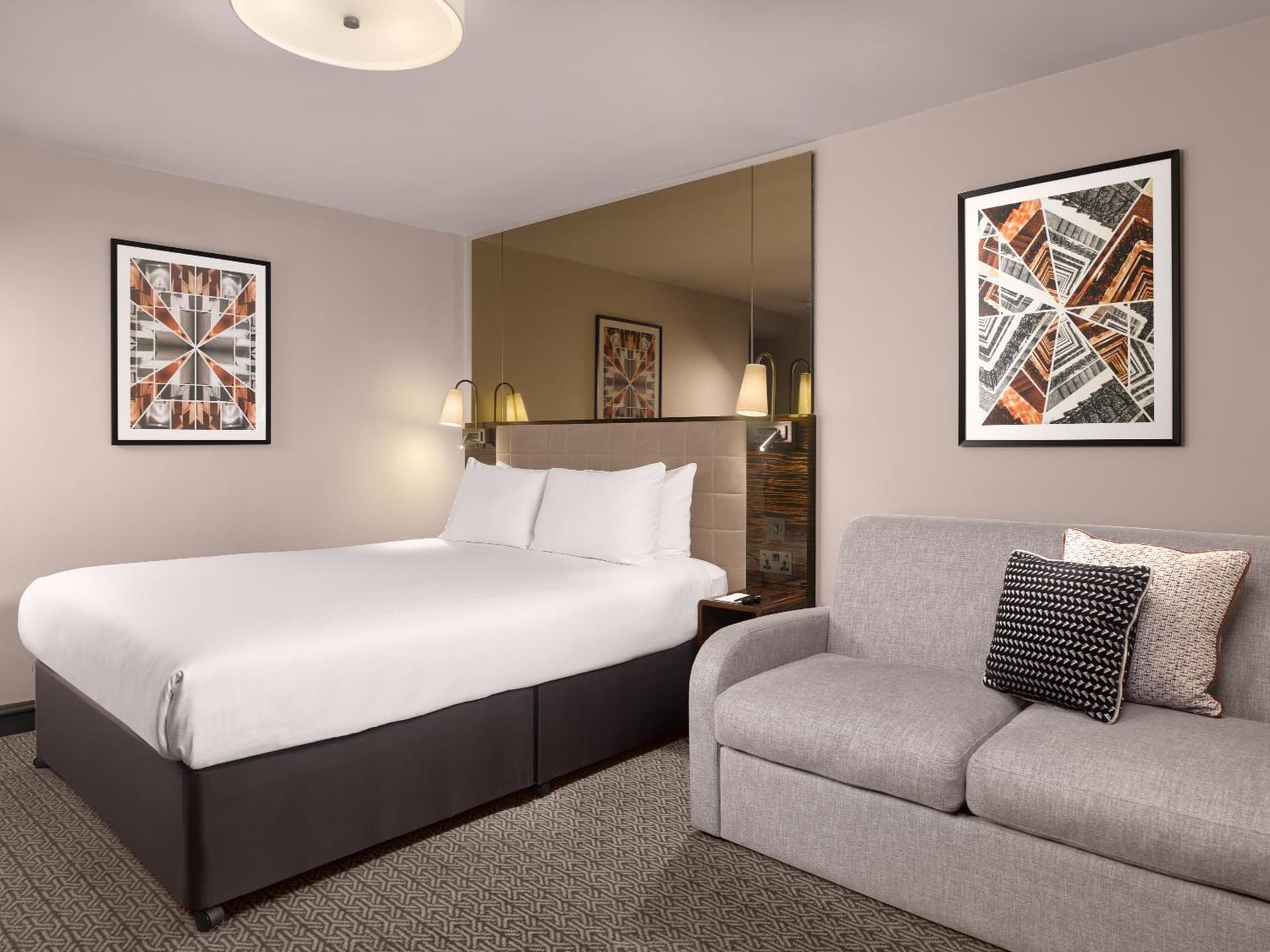 Deluxe Queen Room