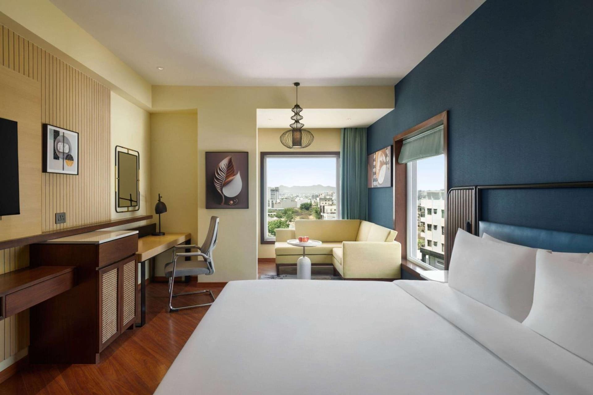 Junior Suite Queen Room