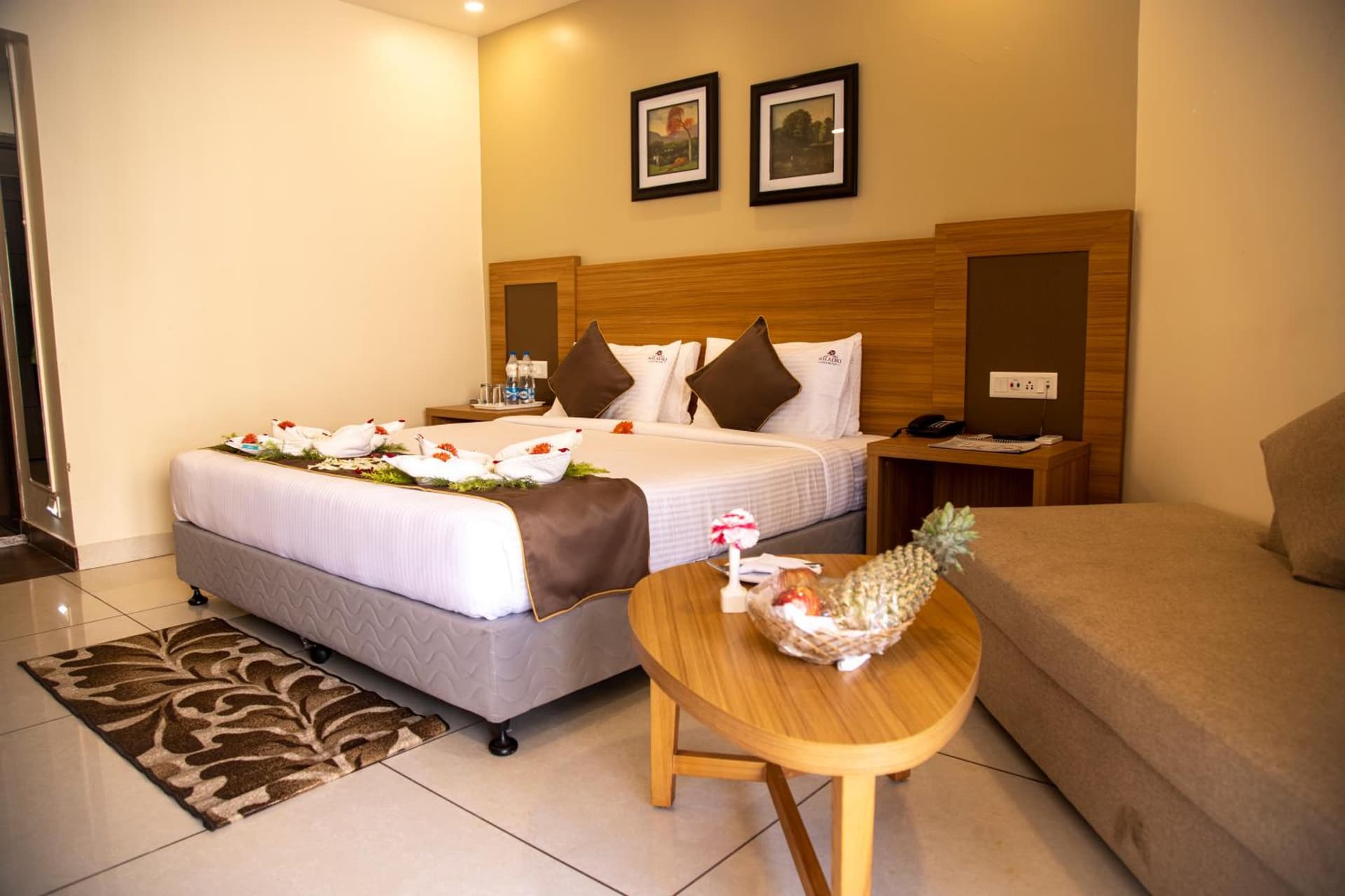 Deluxe Double Room with Side Sea View