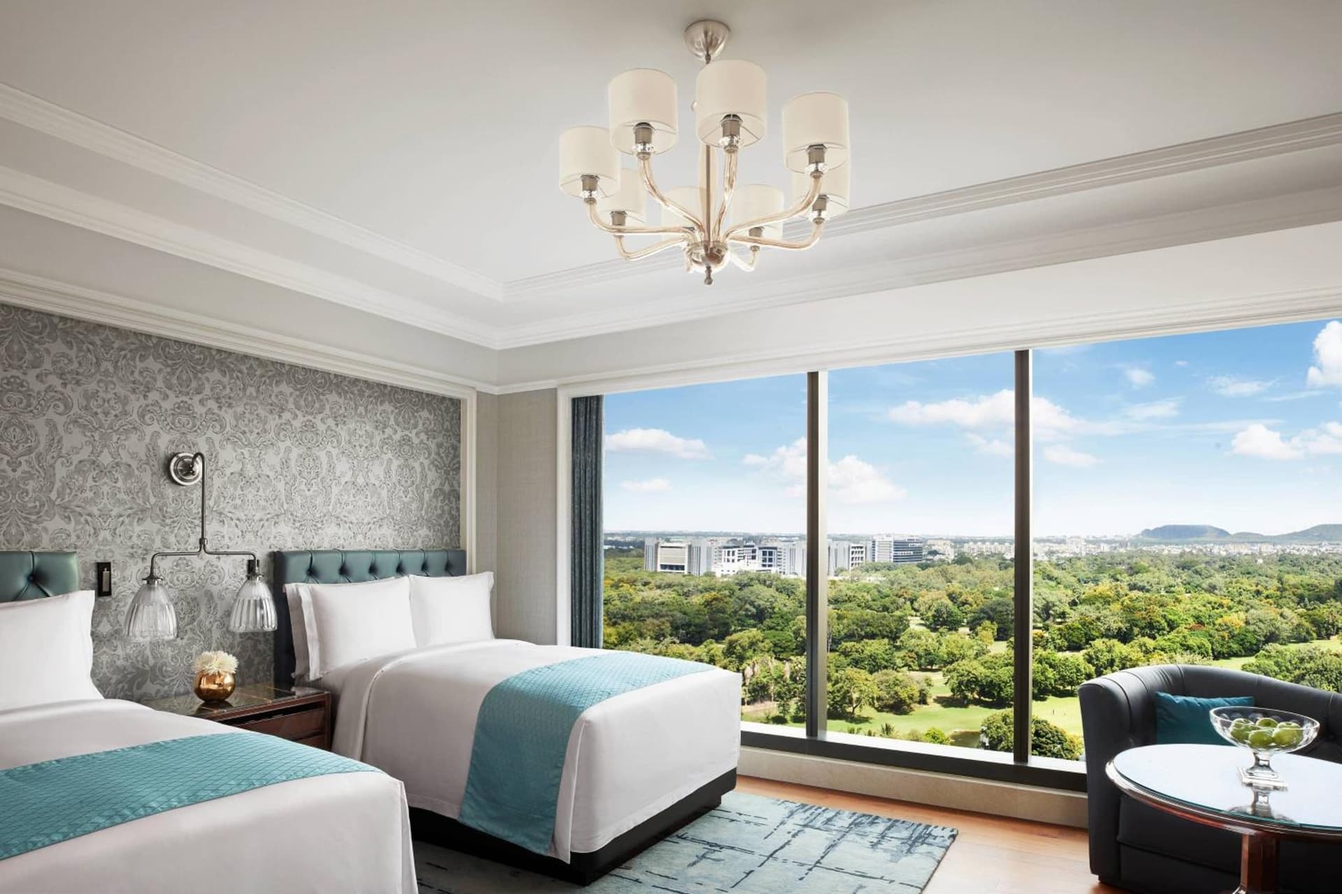 Deluxe Queen City View Room
