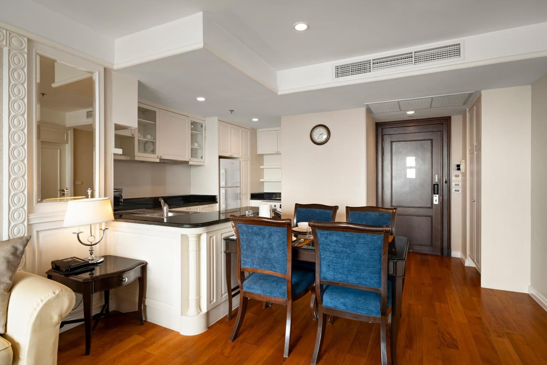 Suite Queen Room
