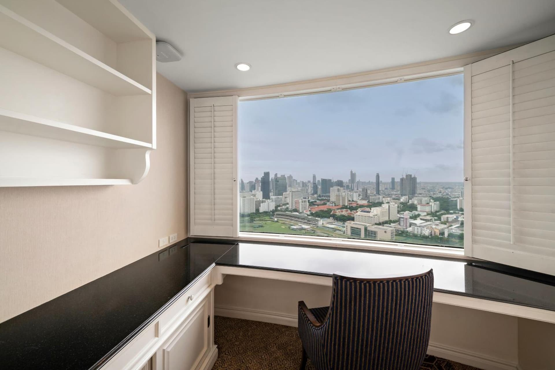 Suite Queen Room