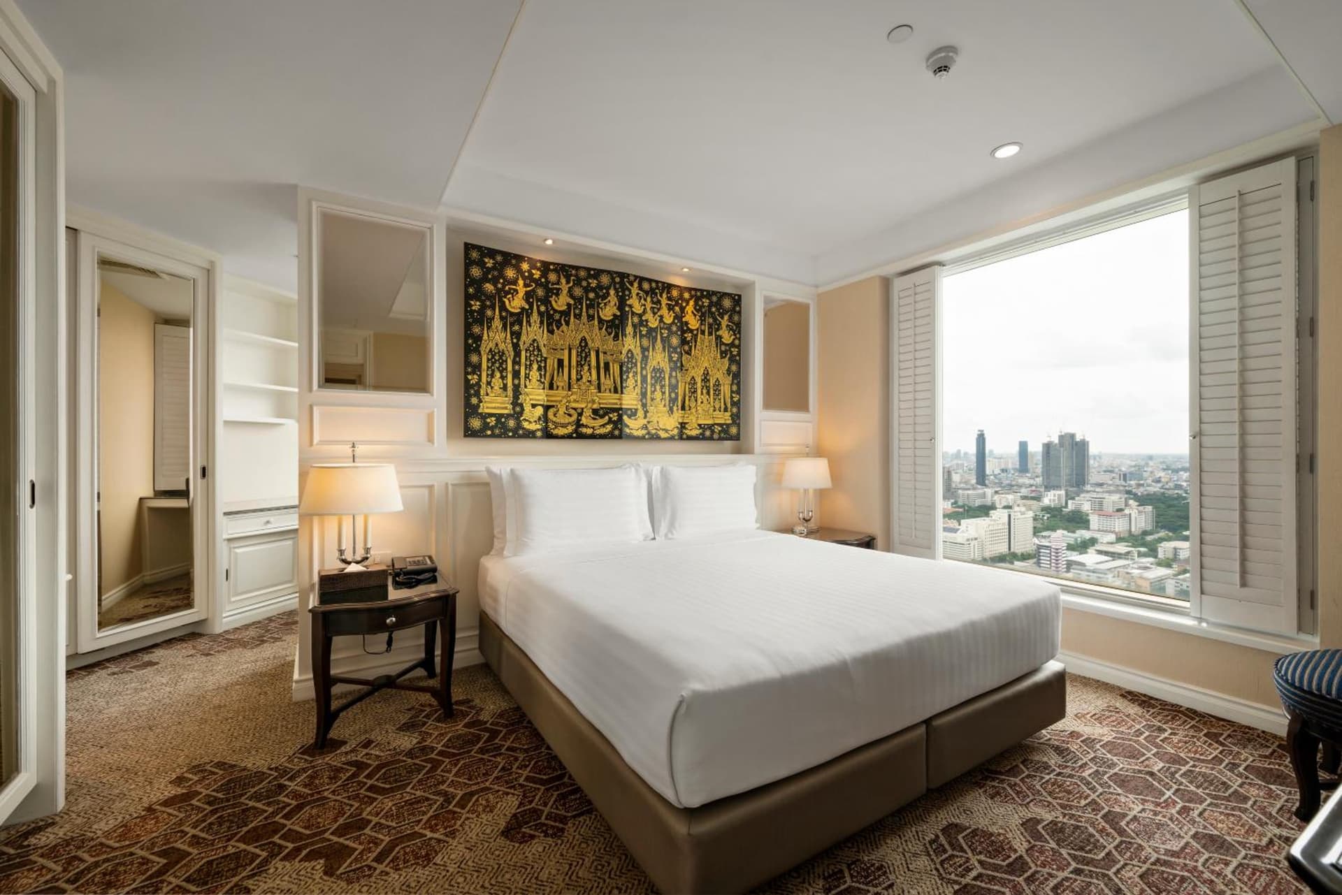 Suite Queen Room