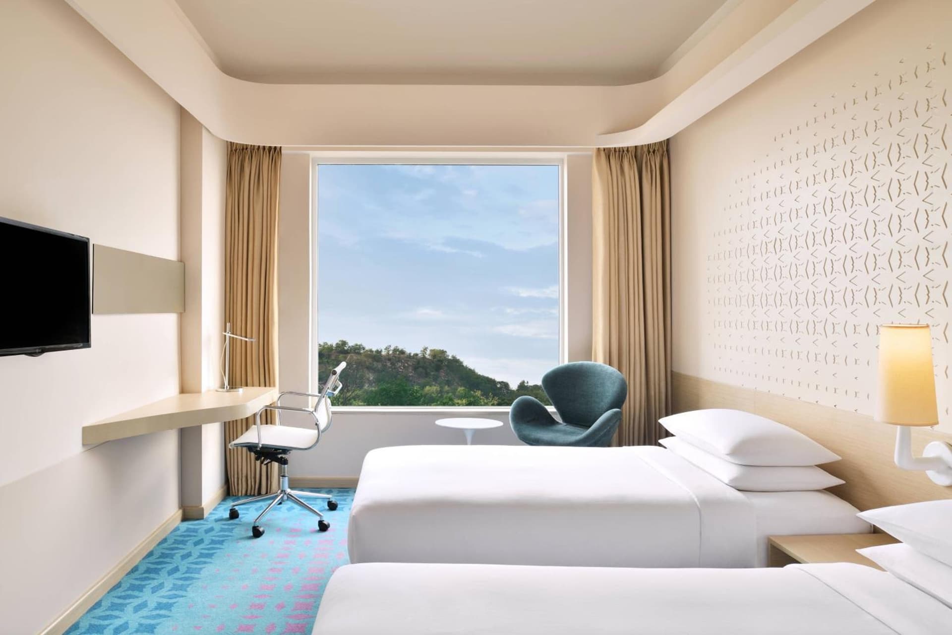 Superior Twin City View Room