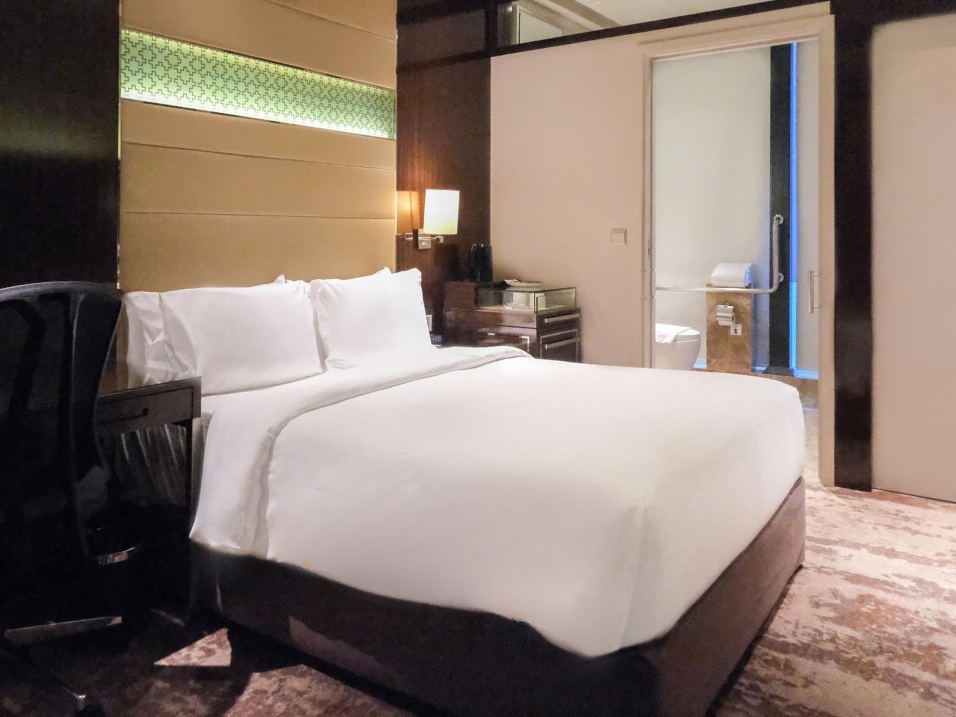 Standard Queen Room - Accessible