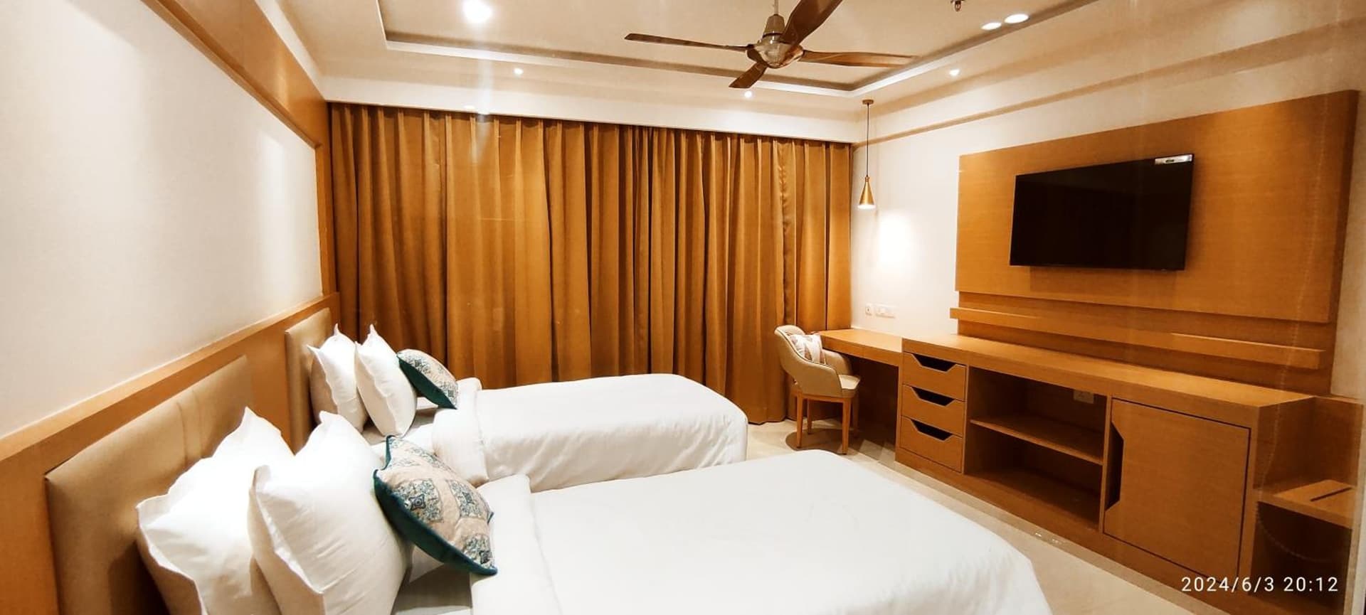 Standard Twin Room