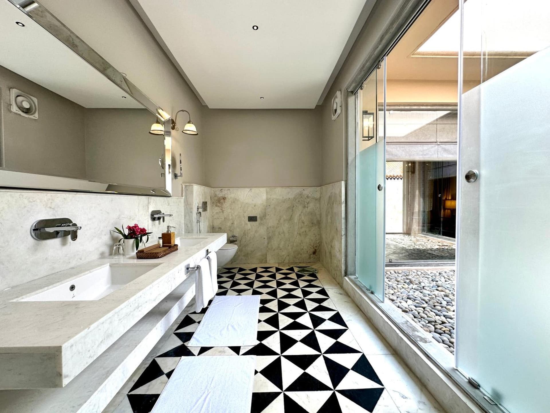 Villa Pool View Room