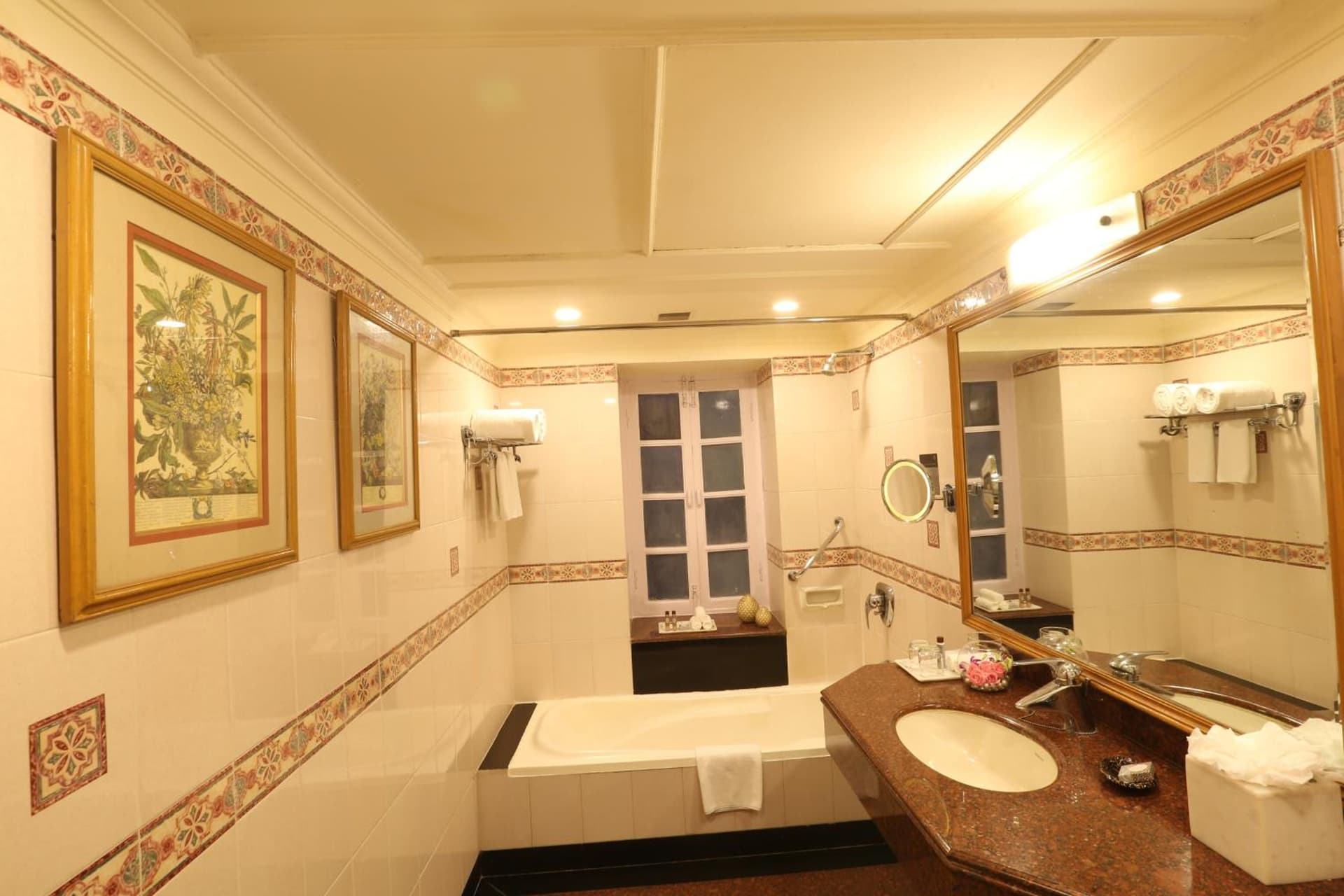 Suite Queen Room