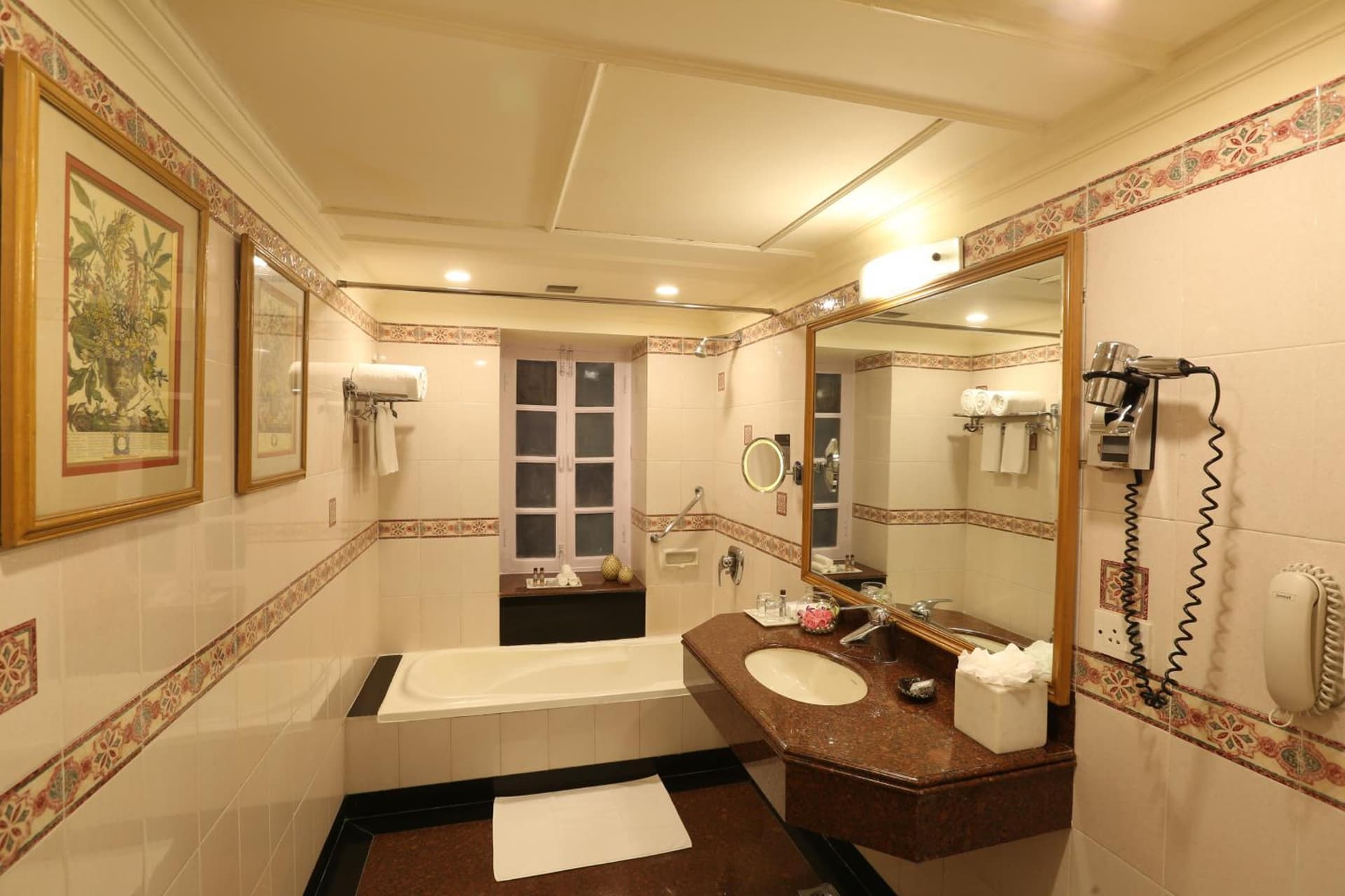 Suite Queen Room
