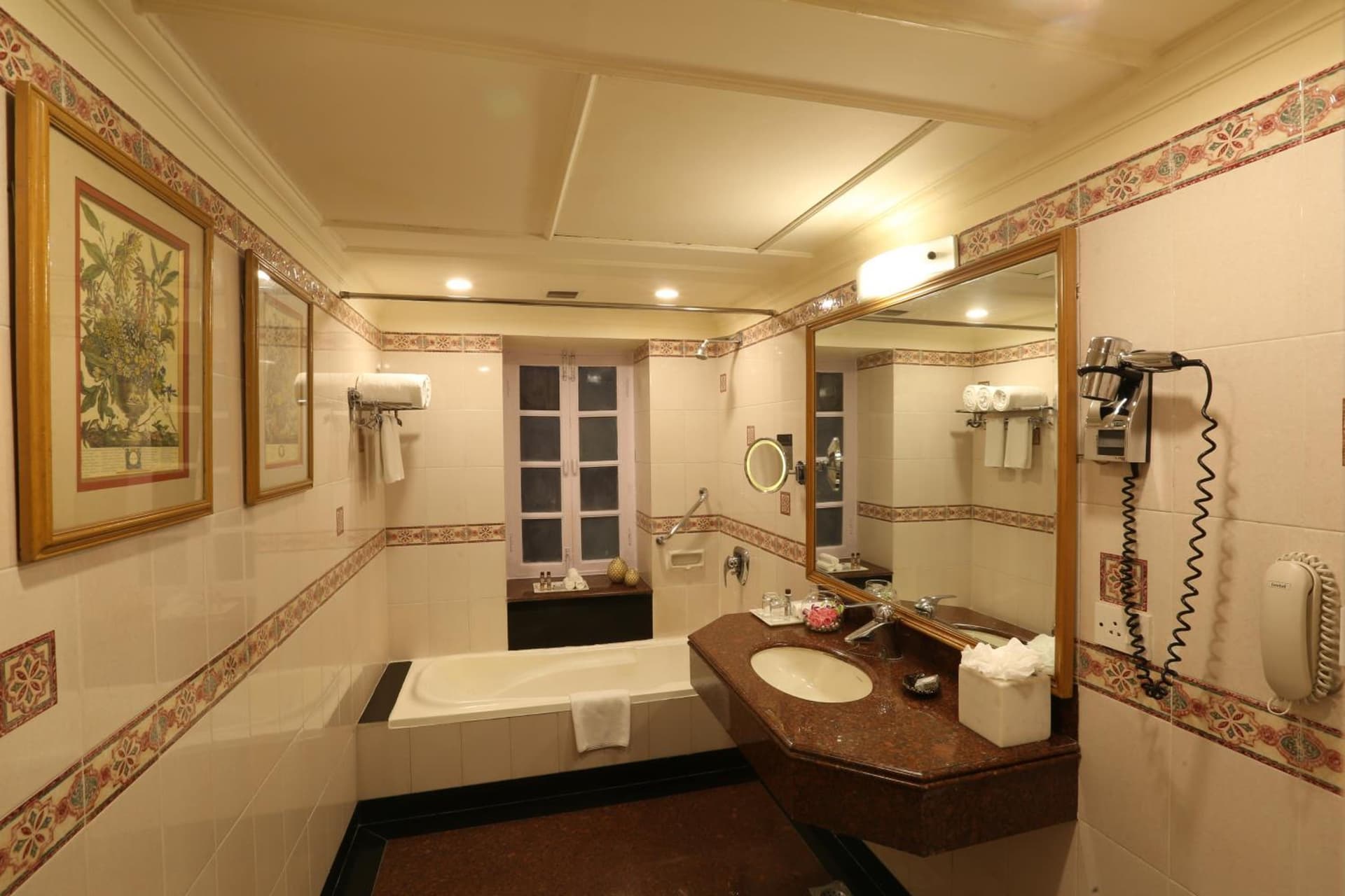 Suite Queen Room