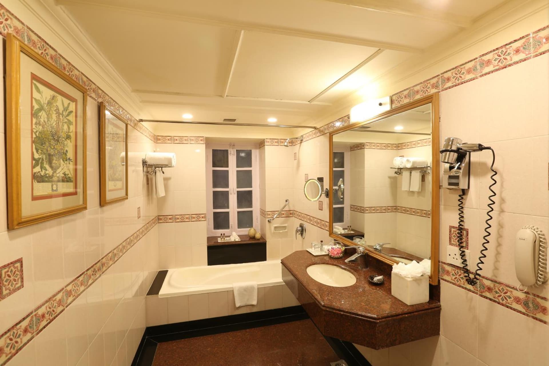 Suite Queen Room
