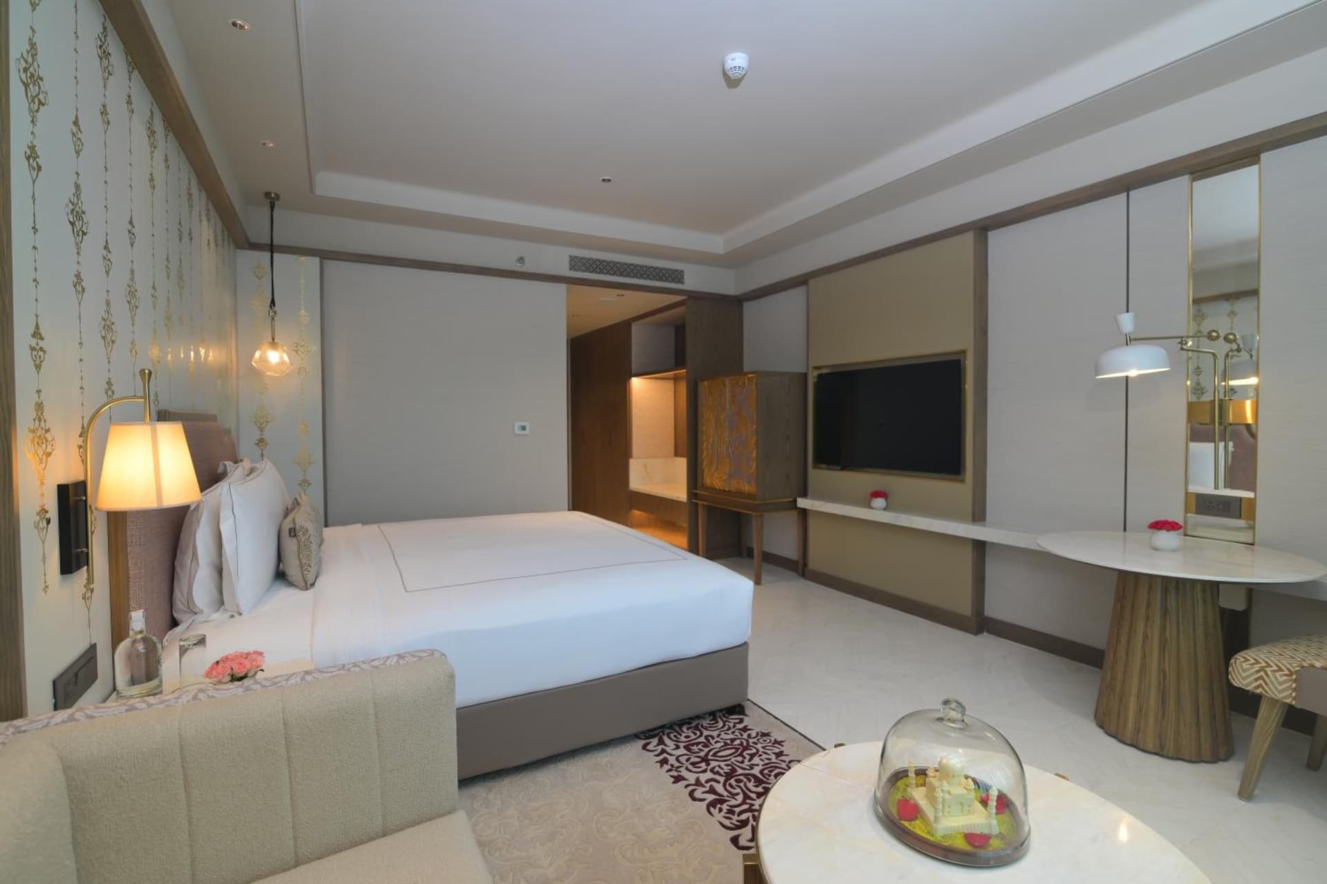 Luxury King Room