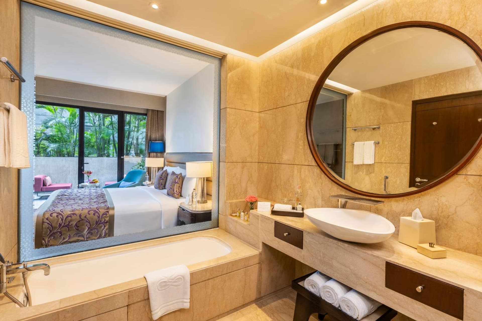 Deluxe King Balcony Room