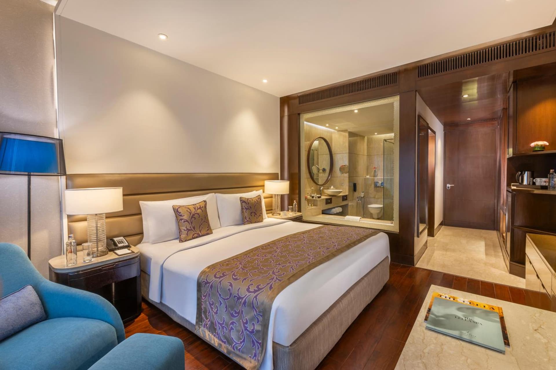 Deluxe King Balcony Room