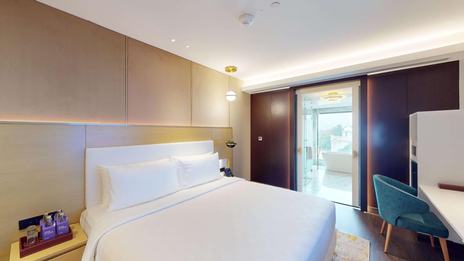 Suite Queen Room