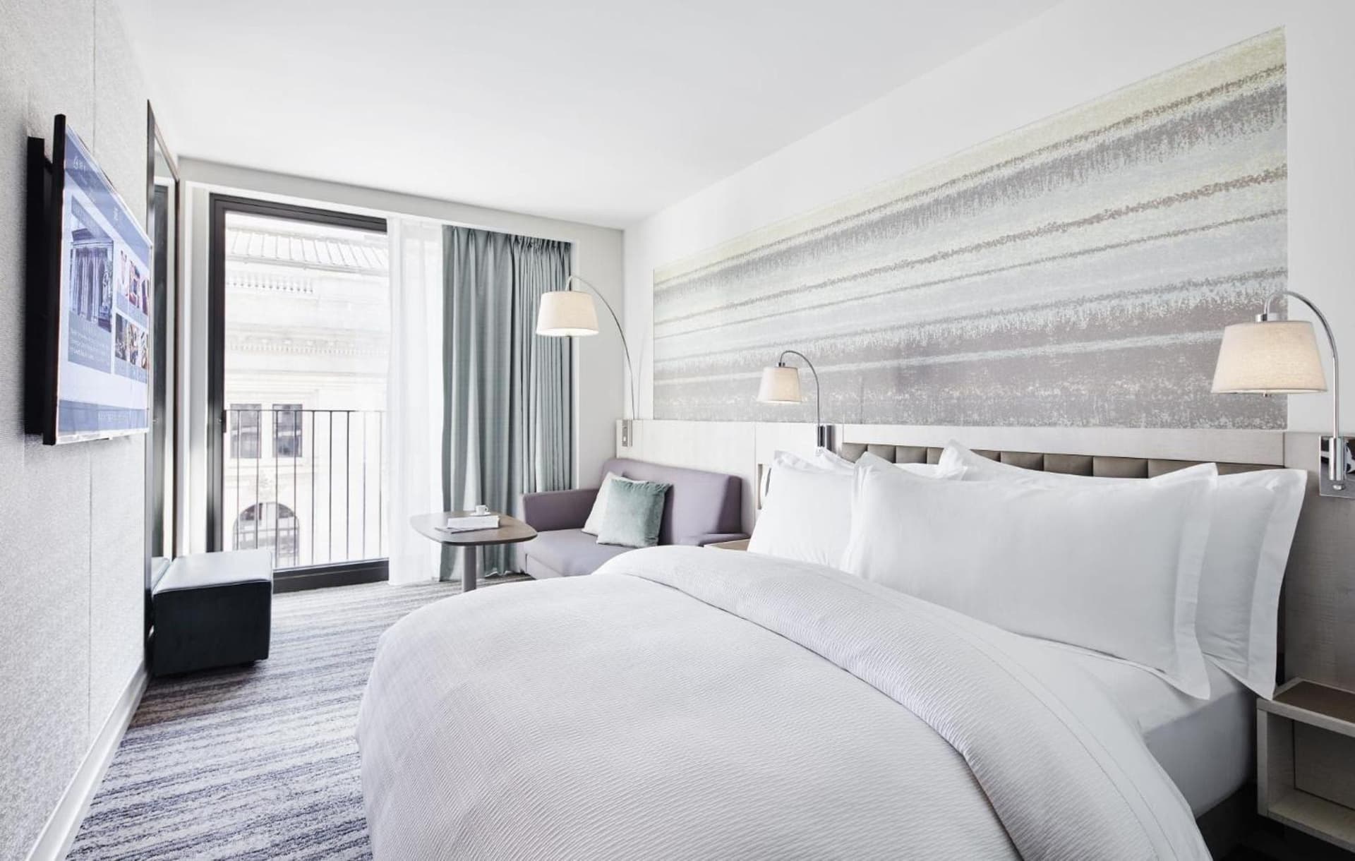 Deluxe Queen High Floor Room