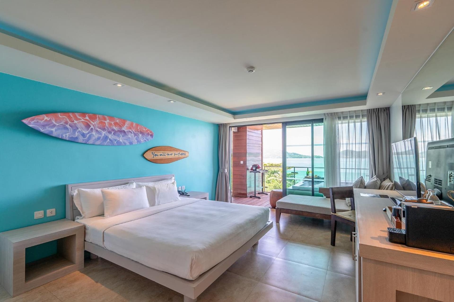 Deluxe King Room with Sea View - Non-Smoking