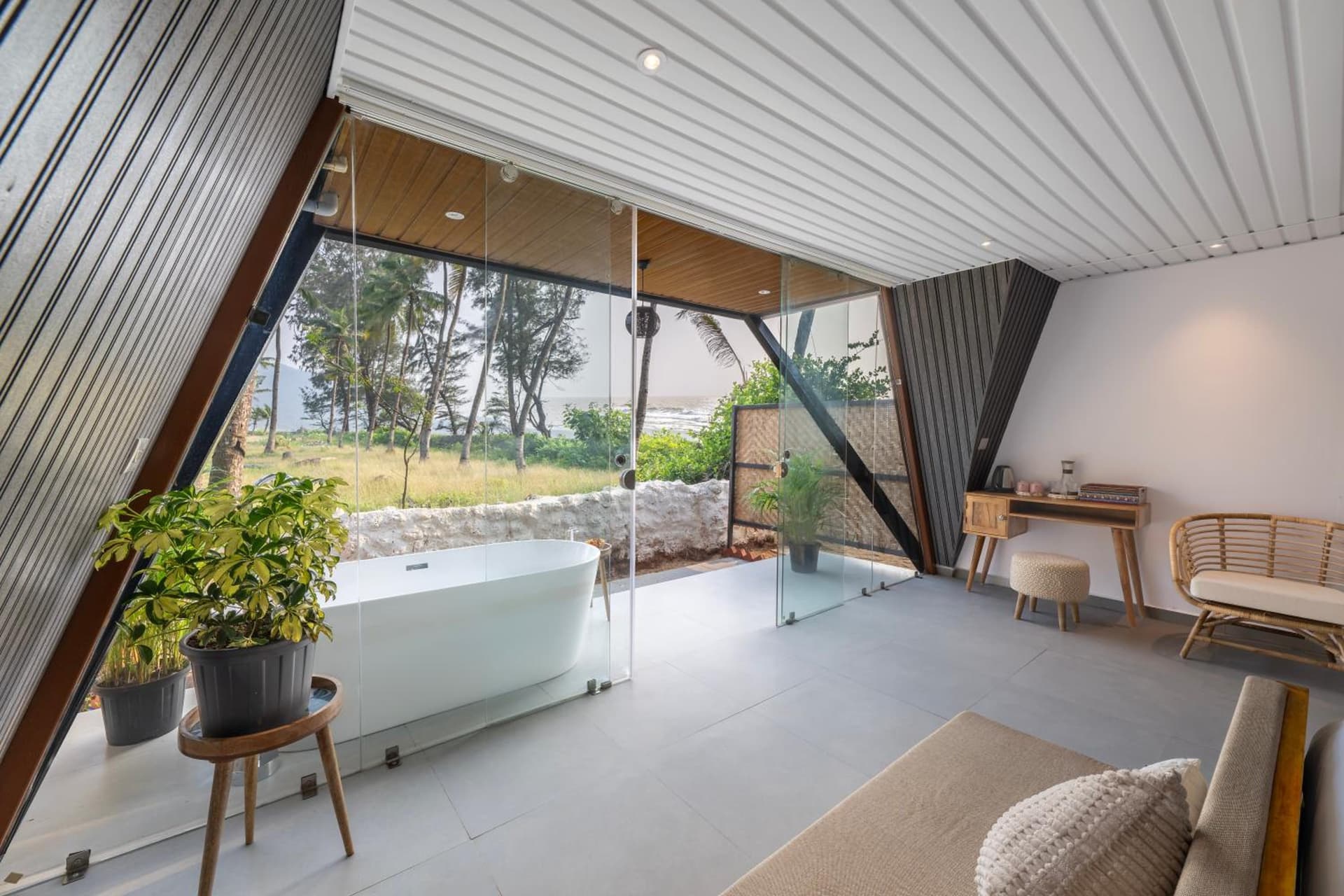 Premium Partial Seaview With Bathtub