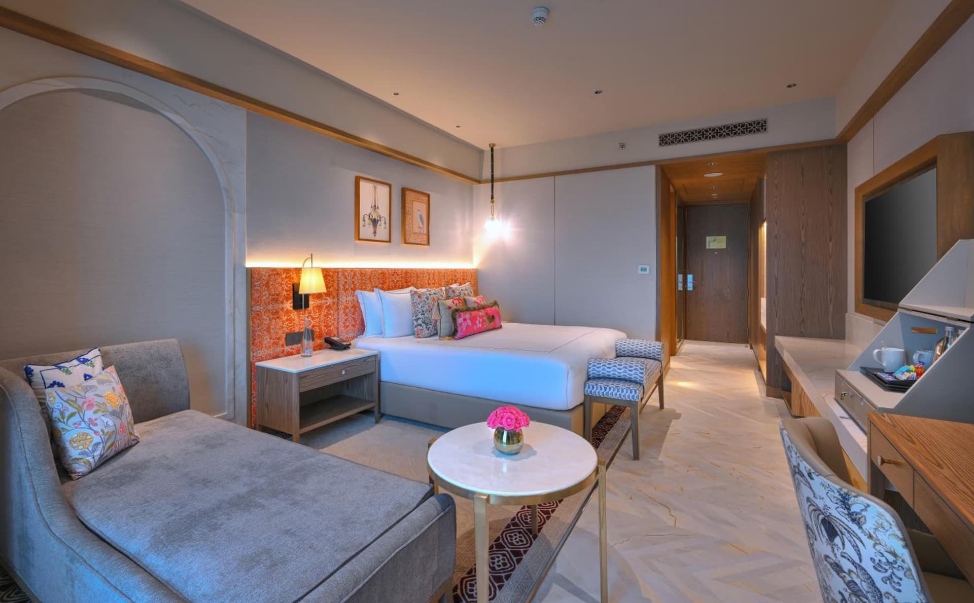 Club King Room