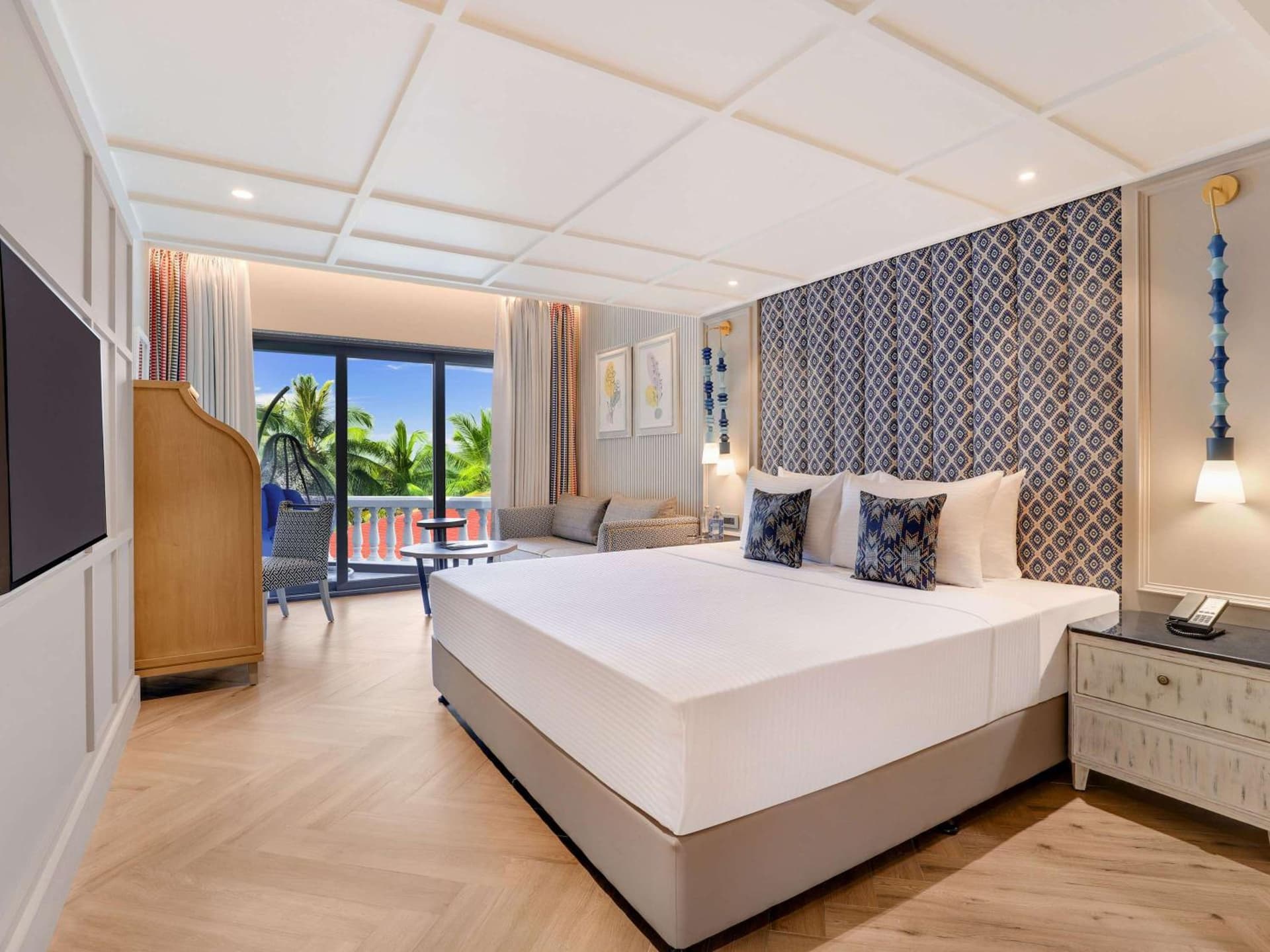Deluxe King Room with Balcony