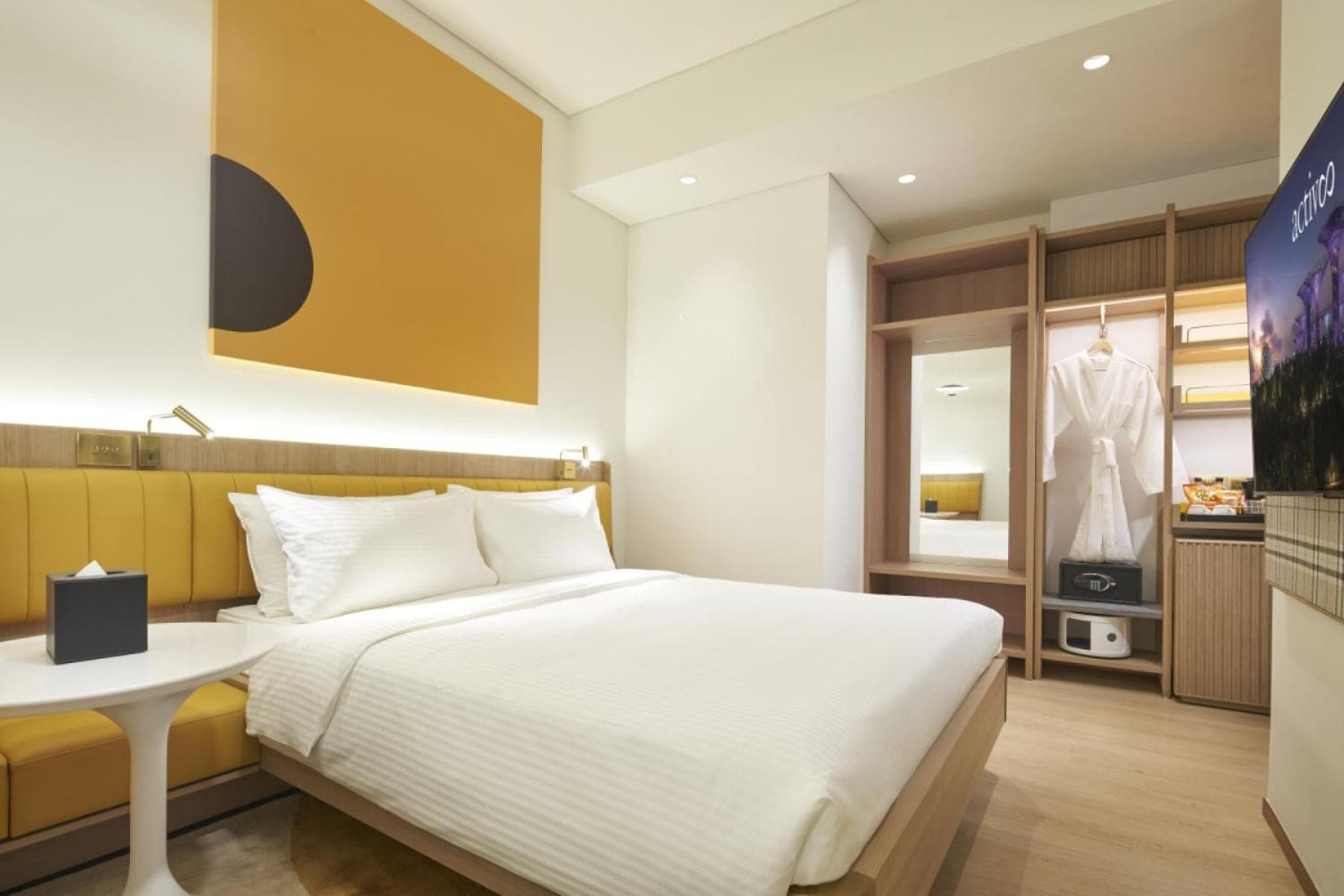 Standard Queen Room (No Window)