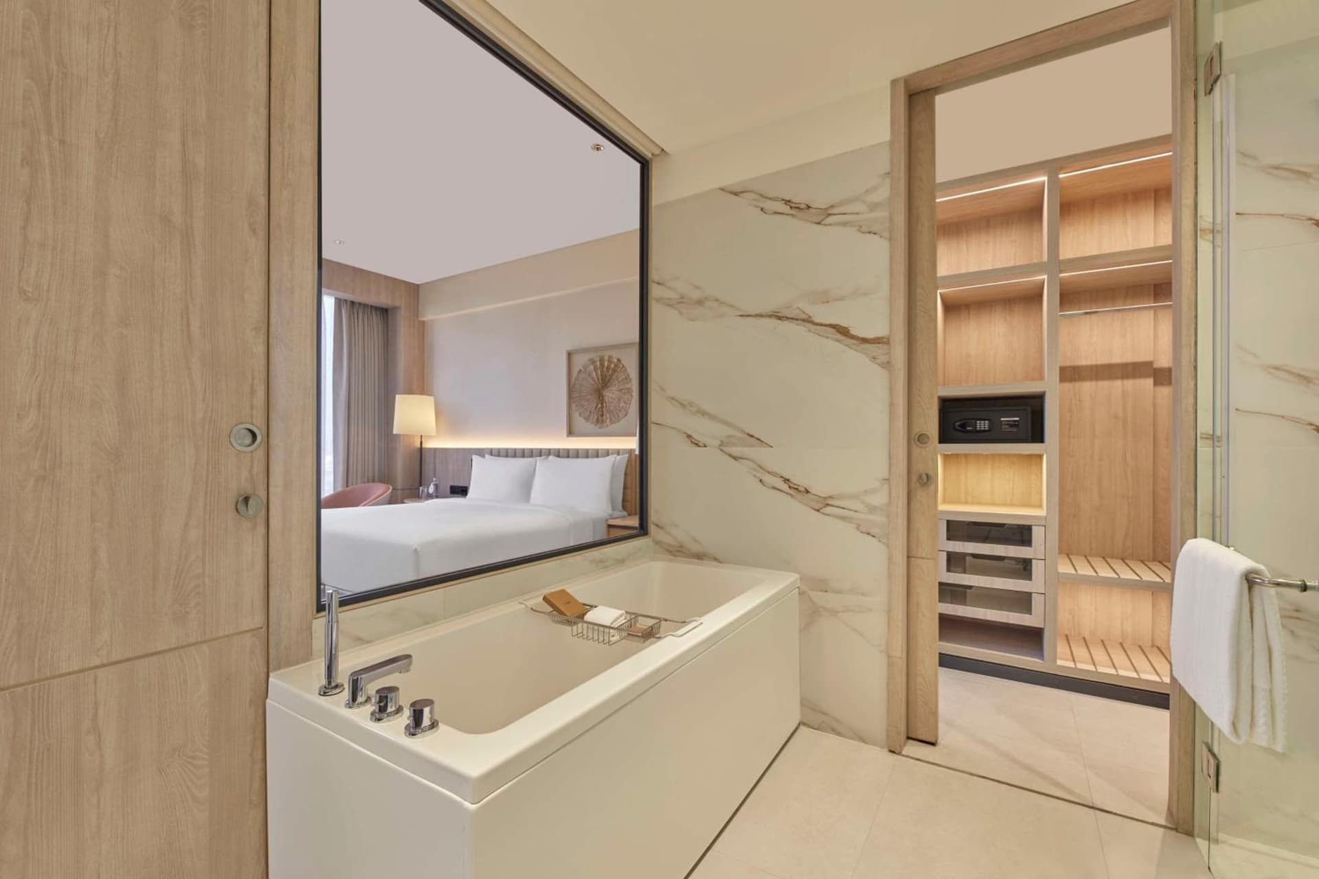 Suite King Balcony Room